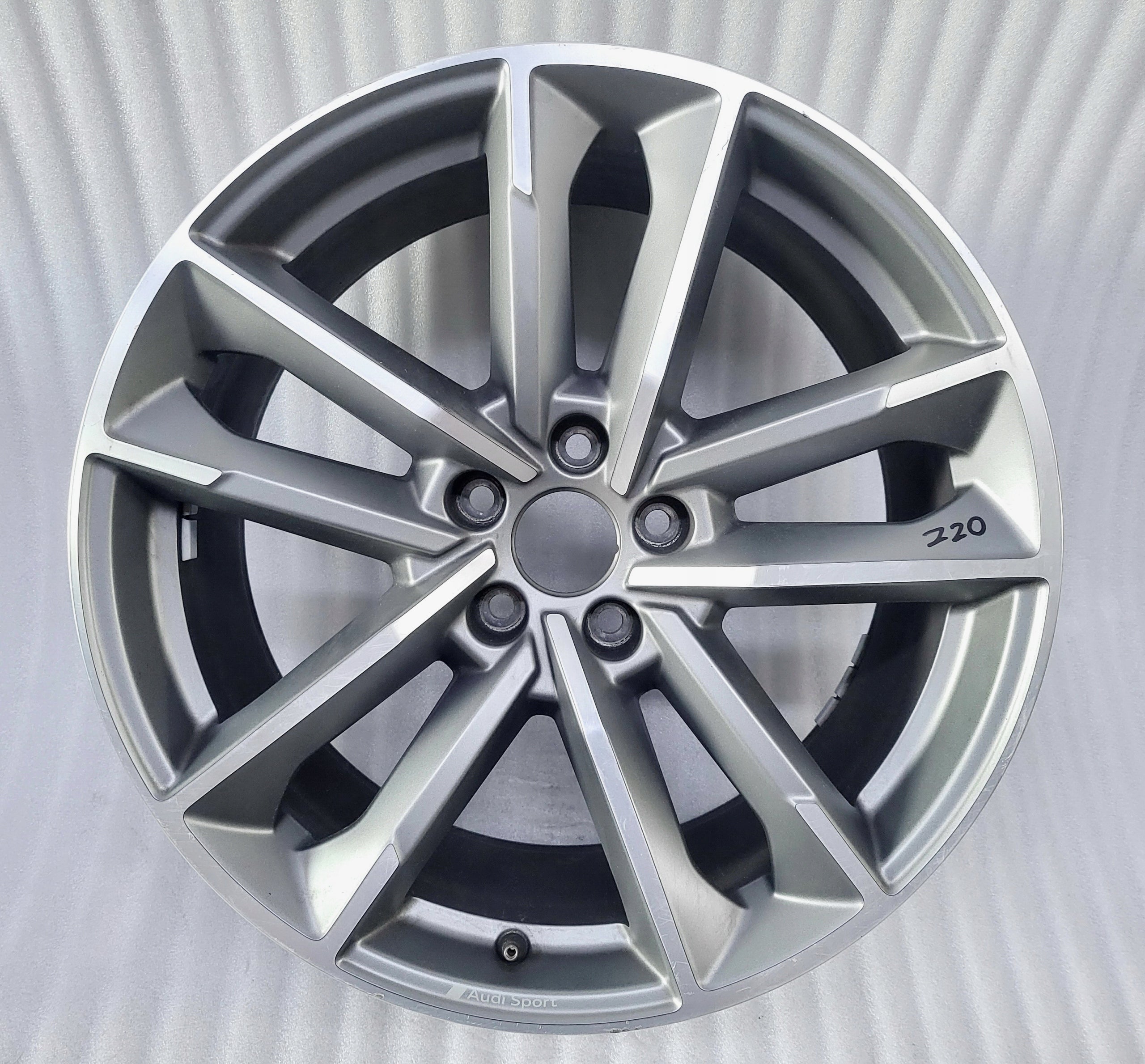  1x Alu Felge Audi A5 S5 Aluminum rim 19 Zoll 8.5J 5x112 32ET 8W0601025DC product image