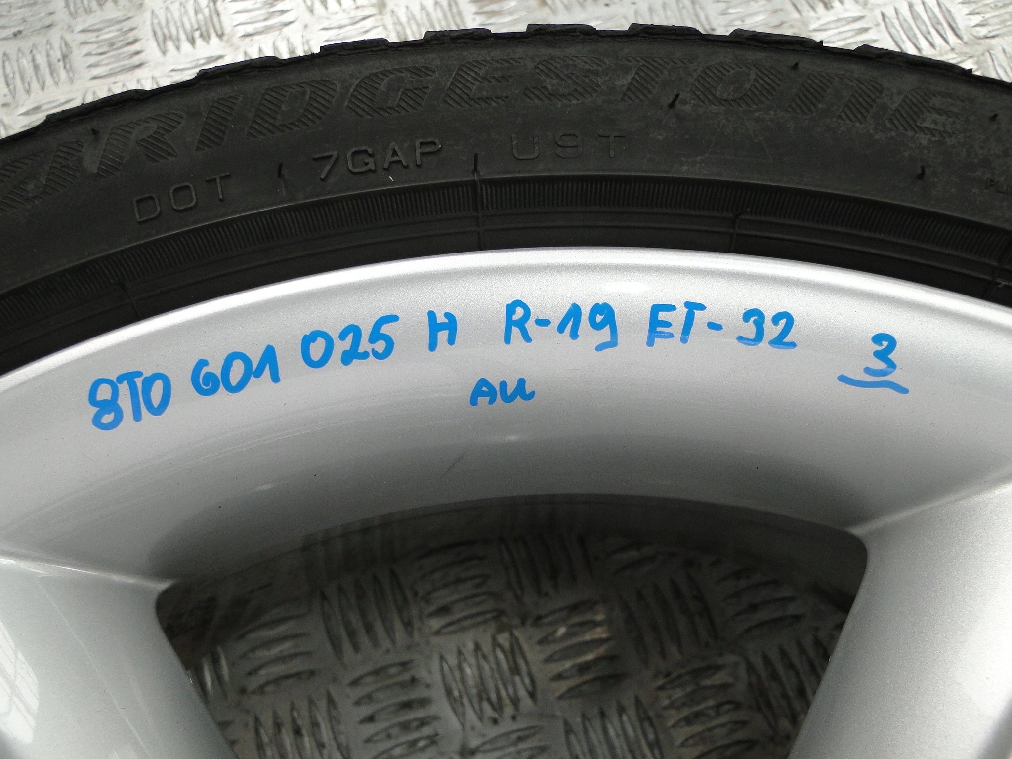 1x Alu Felge Audi A5 Aluminum rim 18 Zoll 8.5J 5x112 32ET 8T0601025H