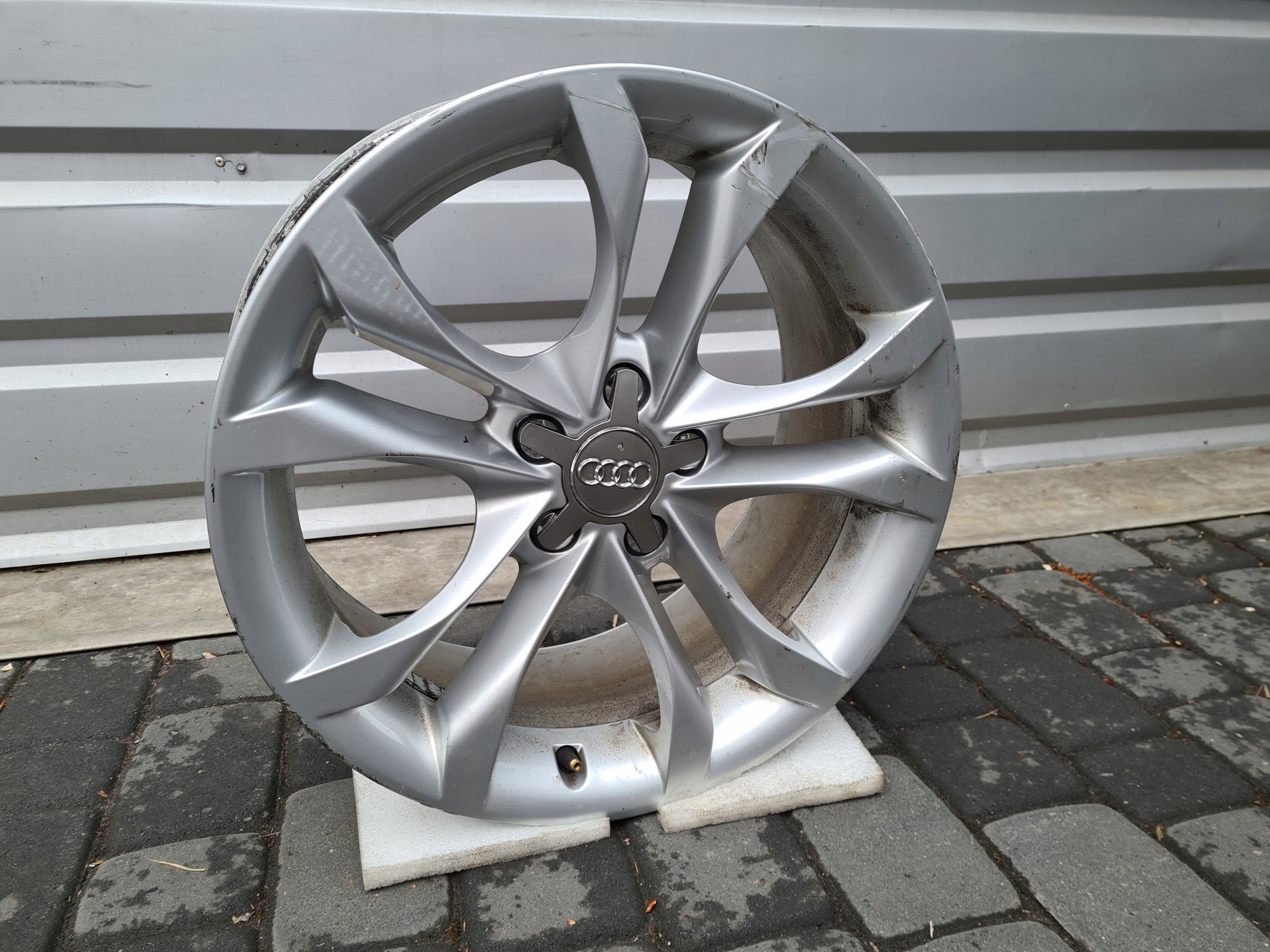 1x Alu Felge Audi A5 Aluminum rim 18 Zoll 8.0J 5x112 31ET 8T0601025A