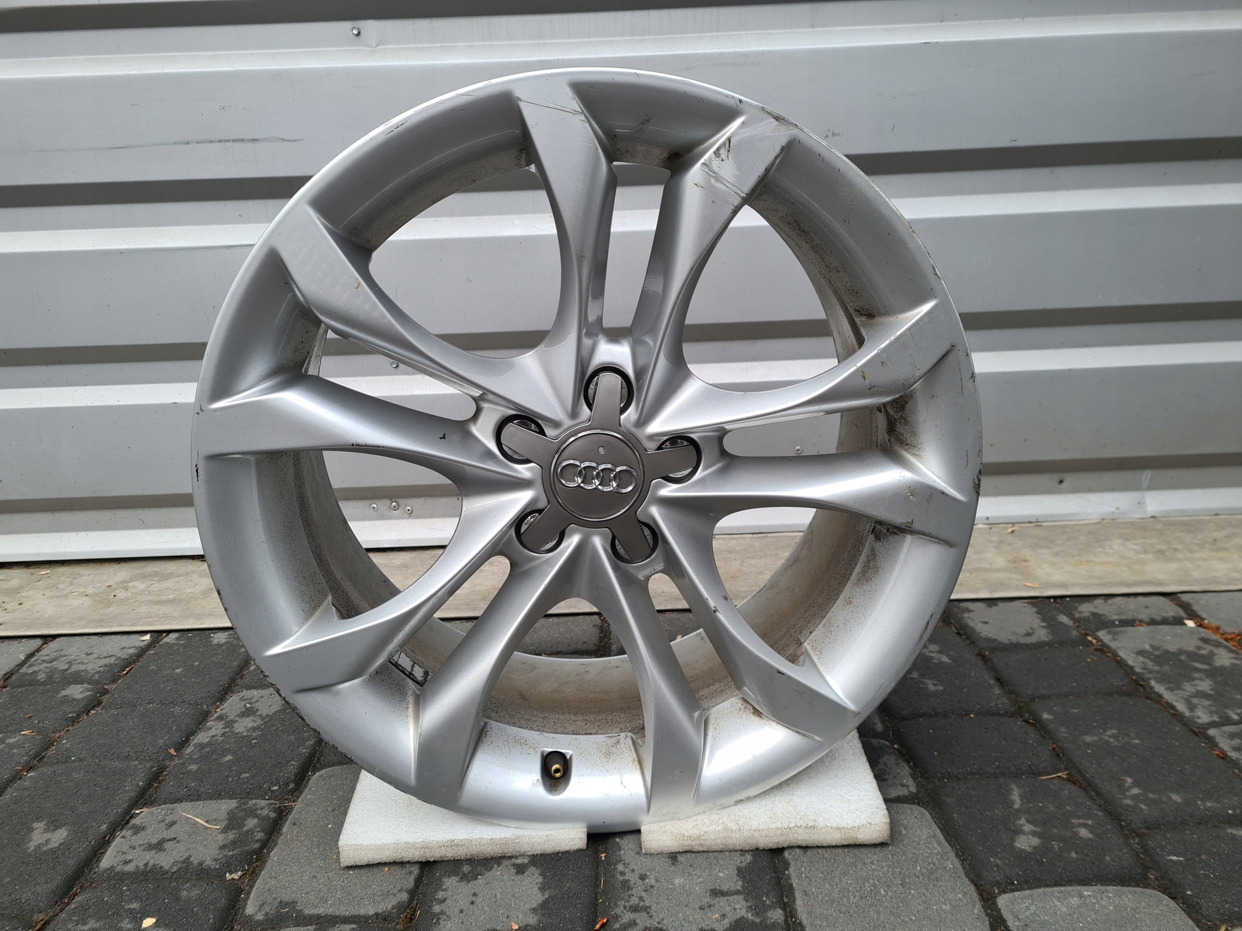 1x Alu Felge Audi A5 Aluminum rim 18 Zoll 8.0J 5x112 31ET 8T0601025A