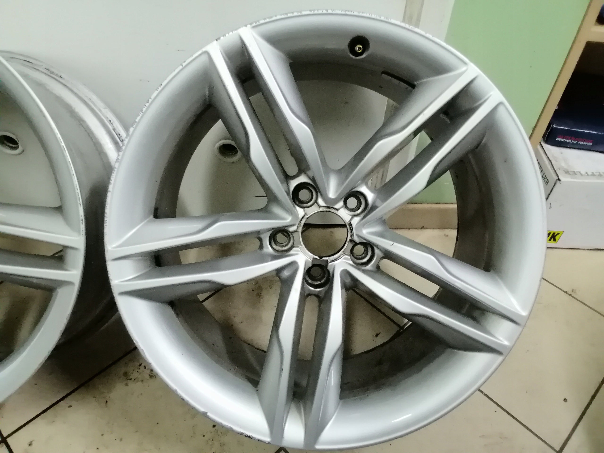 1x Alu Felge Audi A5 Aluminum rim 19 Zoll 8.5J 5x112 32ET 8T0601025H