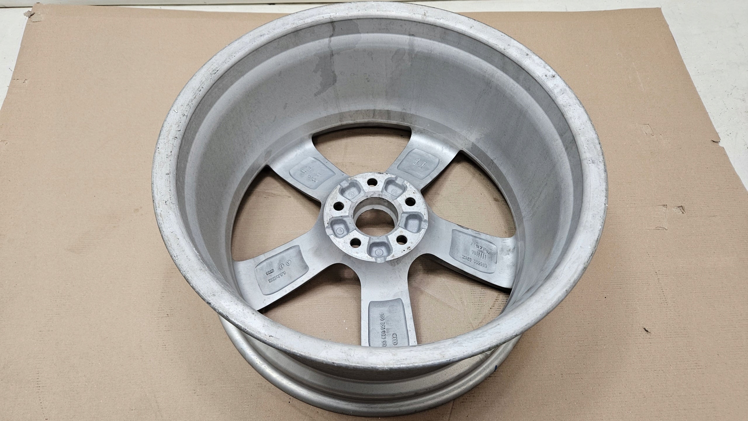 1x Alu Felge Audi A5 Aluminum rim 19 Zoll 9.0J 5x112 8T0601025CD