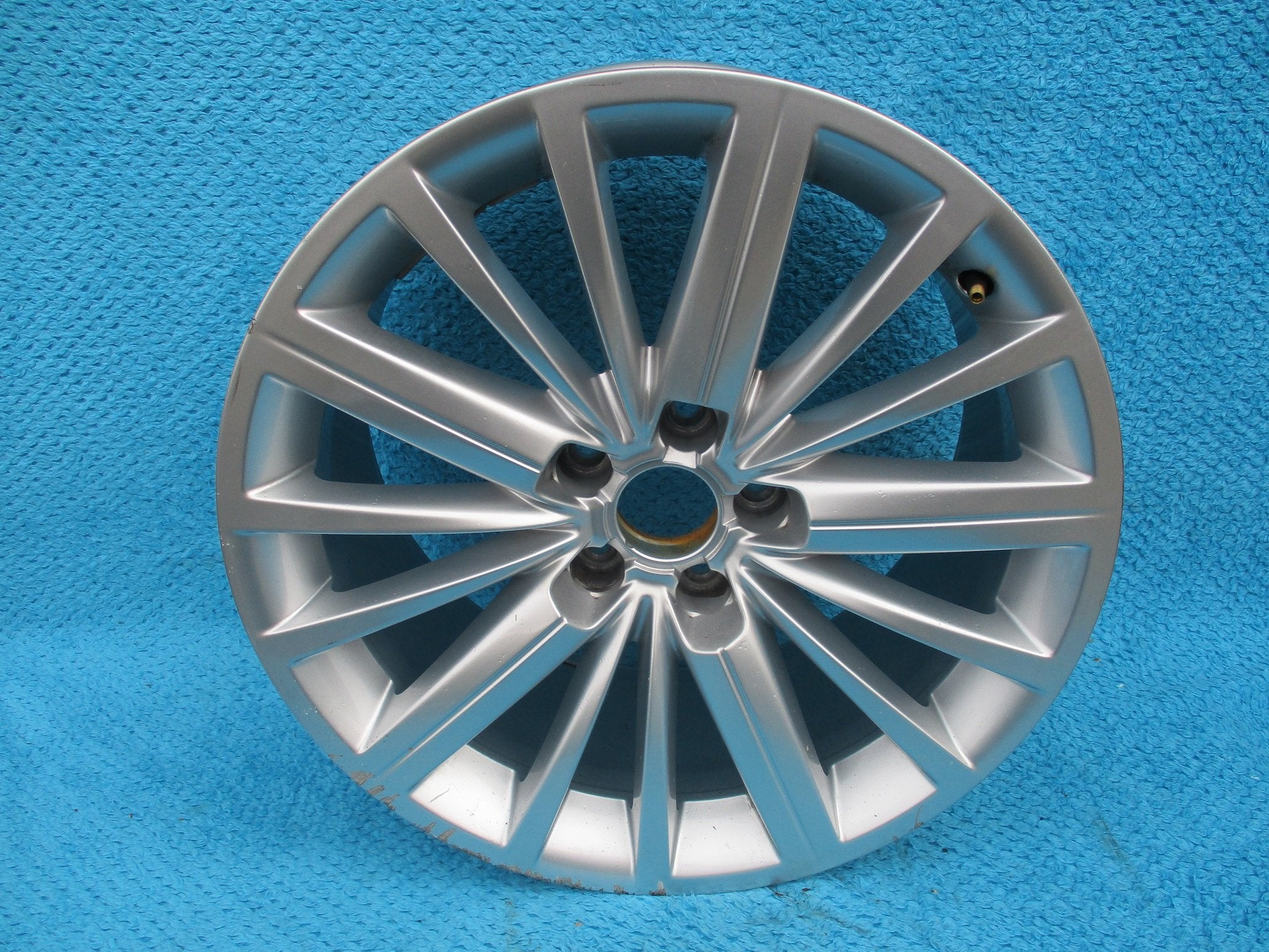 1x Alu Felge Audi A5 Aluminum rim 18 Zoll 8.5J 5x112 29ET 8F0601025B