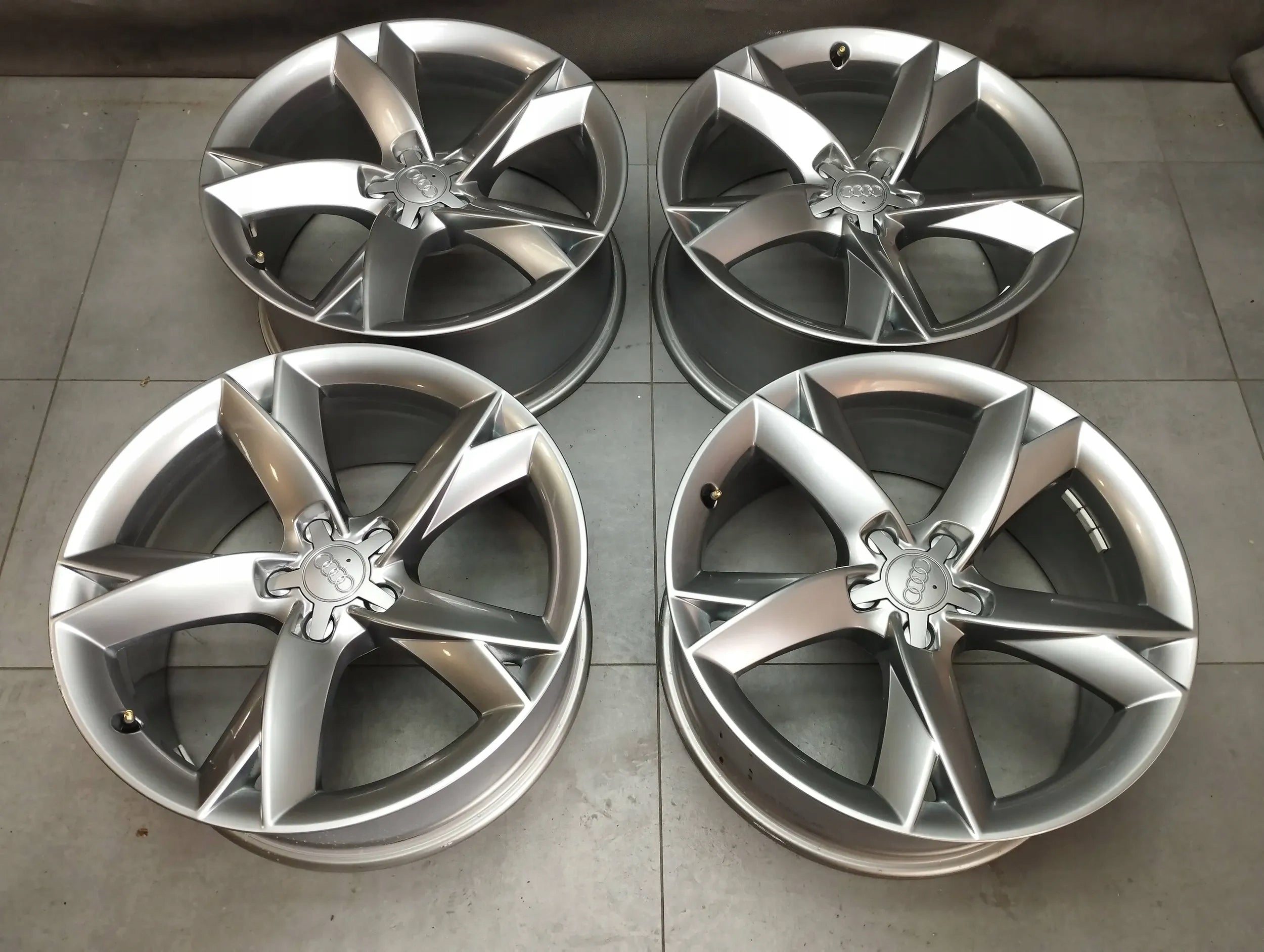 Alu Felge Audi A5 Aluminum rim 19 Zoll 5x112 32ET 8T0601025CK