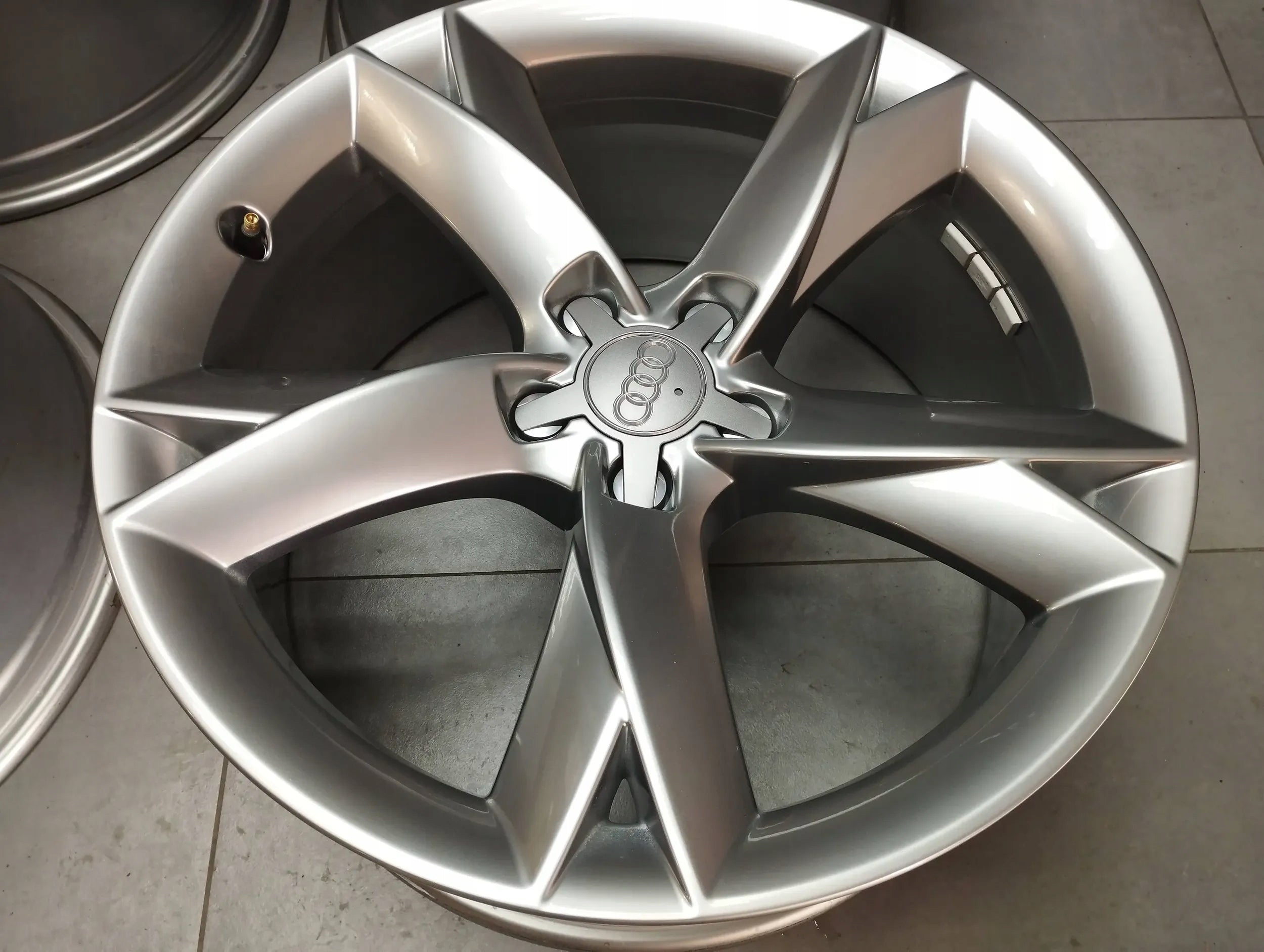 Alu Felge Audi A5 Aluminum rim 19 Zoll 5x112 32ET 8T0601025CK