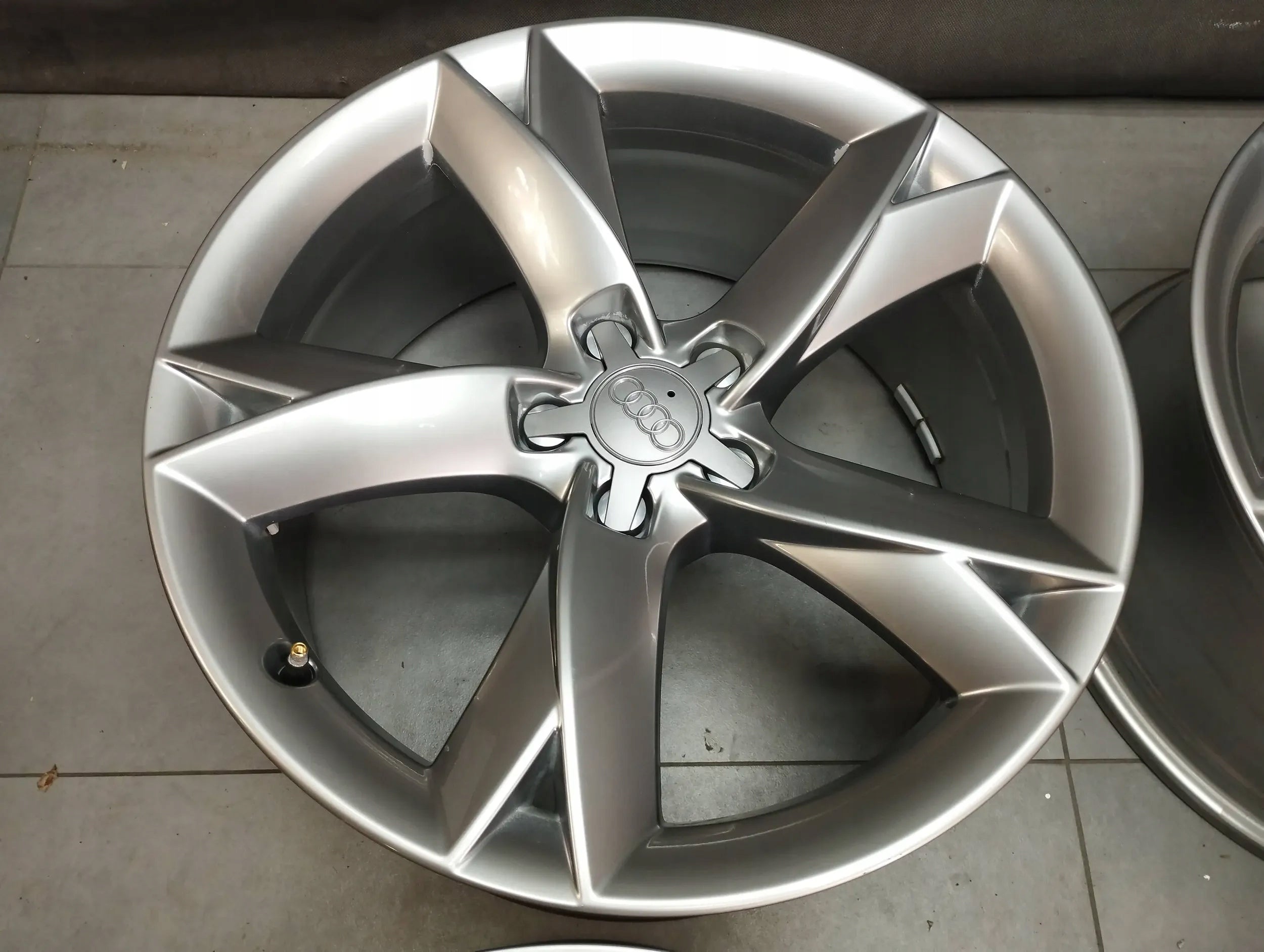 Alu Felge Audi A5 Aluminum rim 19 Zoll 5x112 32ET 8T0601025CK