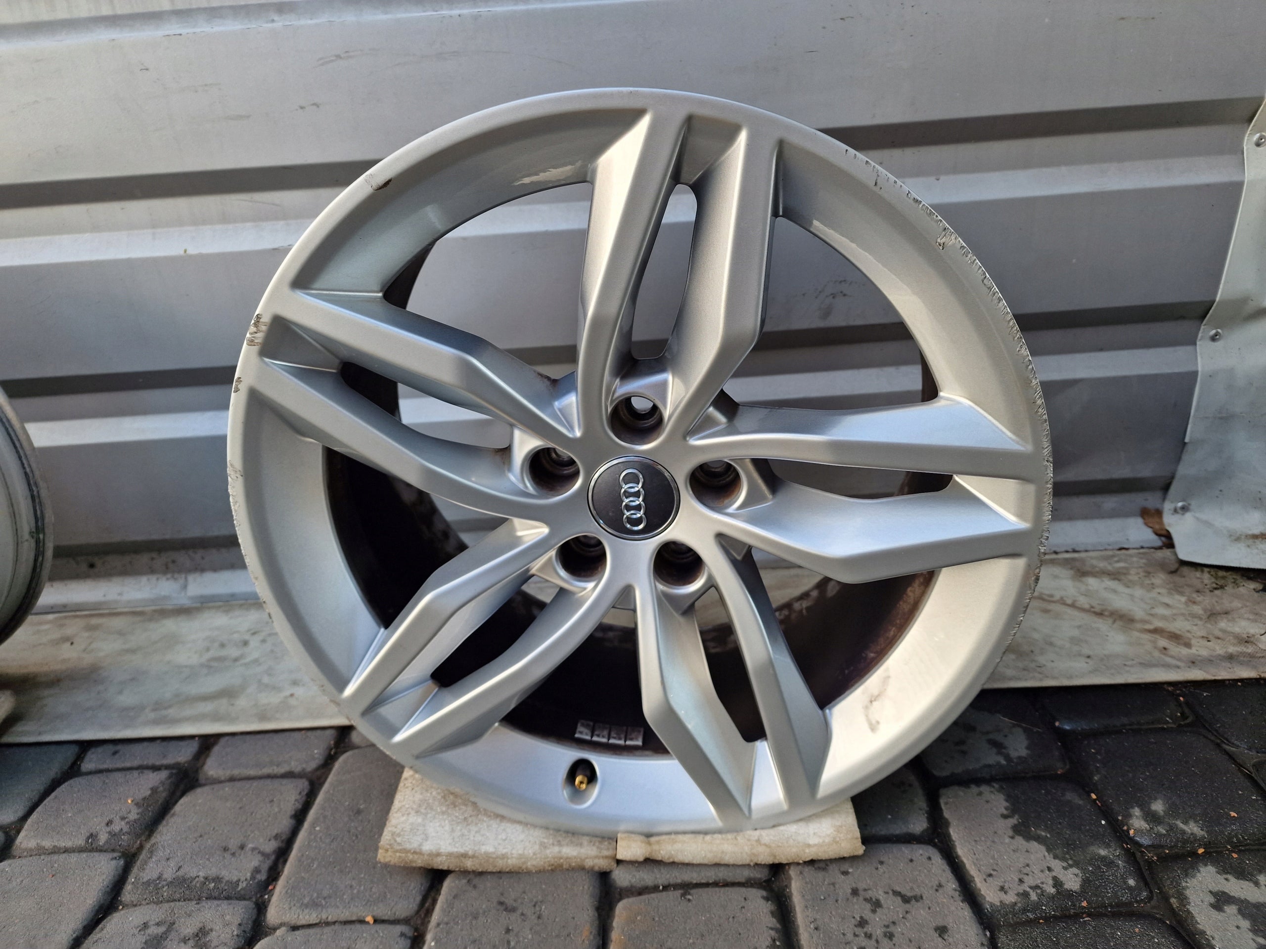 1x Alu Felge Audi A5 Aluminum rim 18 Zoll 8.5J 5x112 29ET