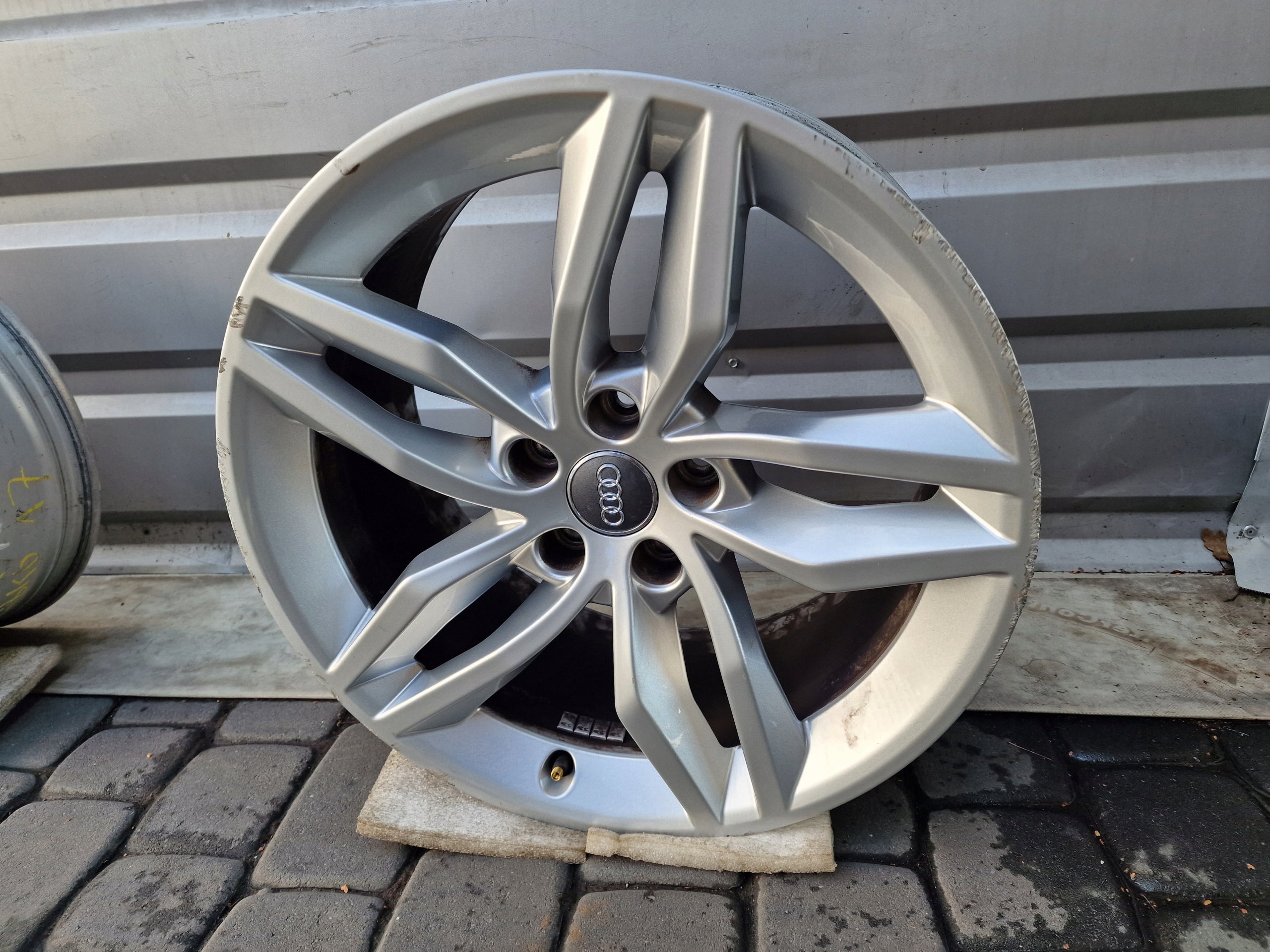 1x Alu Felge Audi A5 Aluminum rim 18 Zoll 8.5J 5x112 29ET