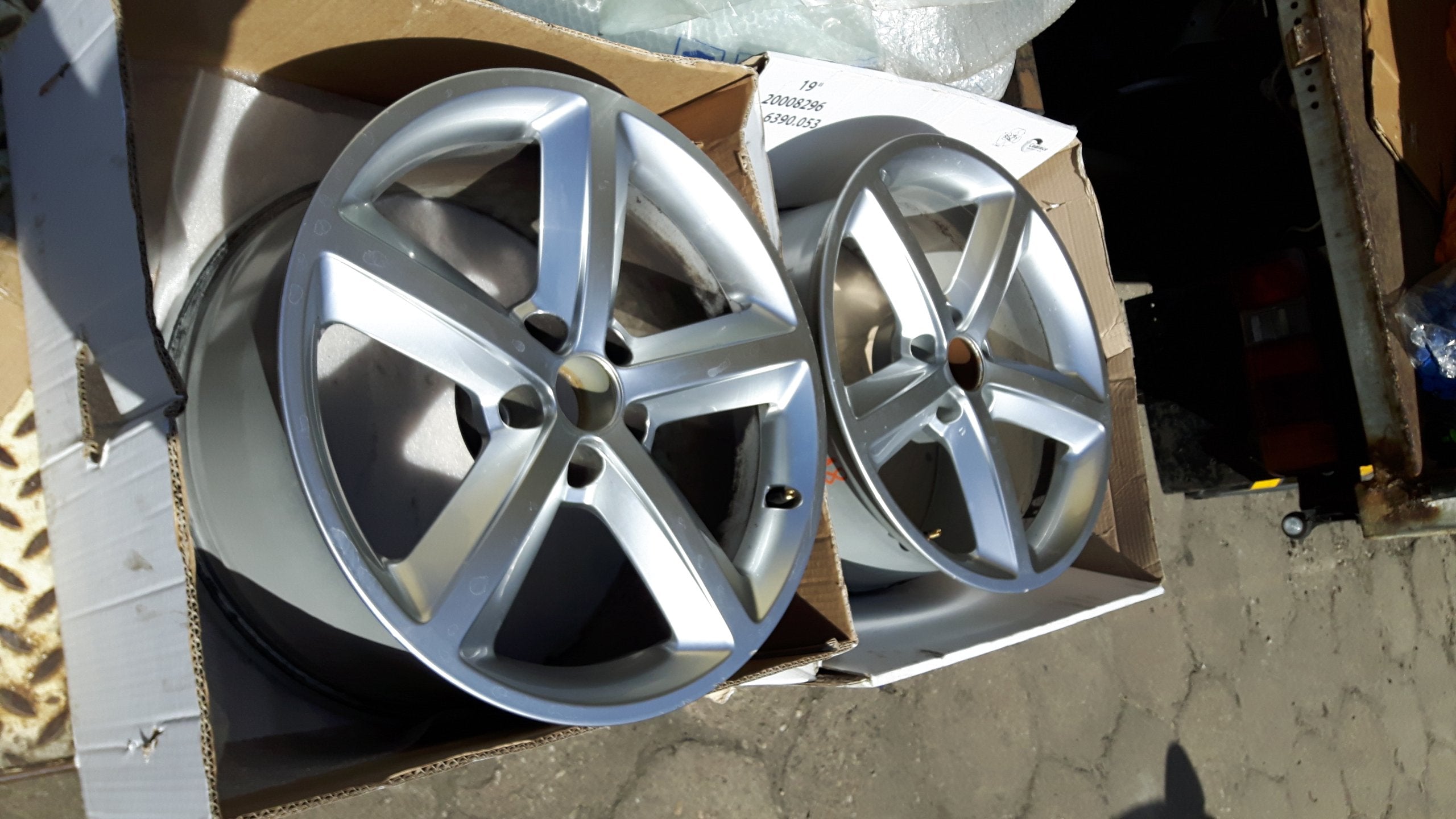 1x Alu Felge Audi A5 Aluminum rim 18 Zoll 8.5J 5x112 29ET 8T0601025M