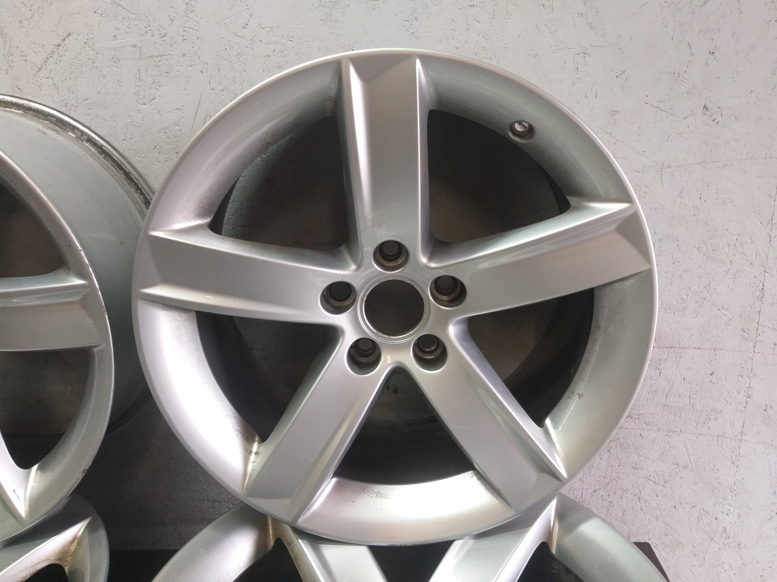 1x Alu Felge Audi A5 Aluminum rim 17 Zoll 7.5J 5x112 8T0601697