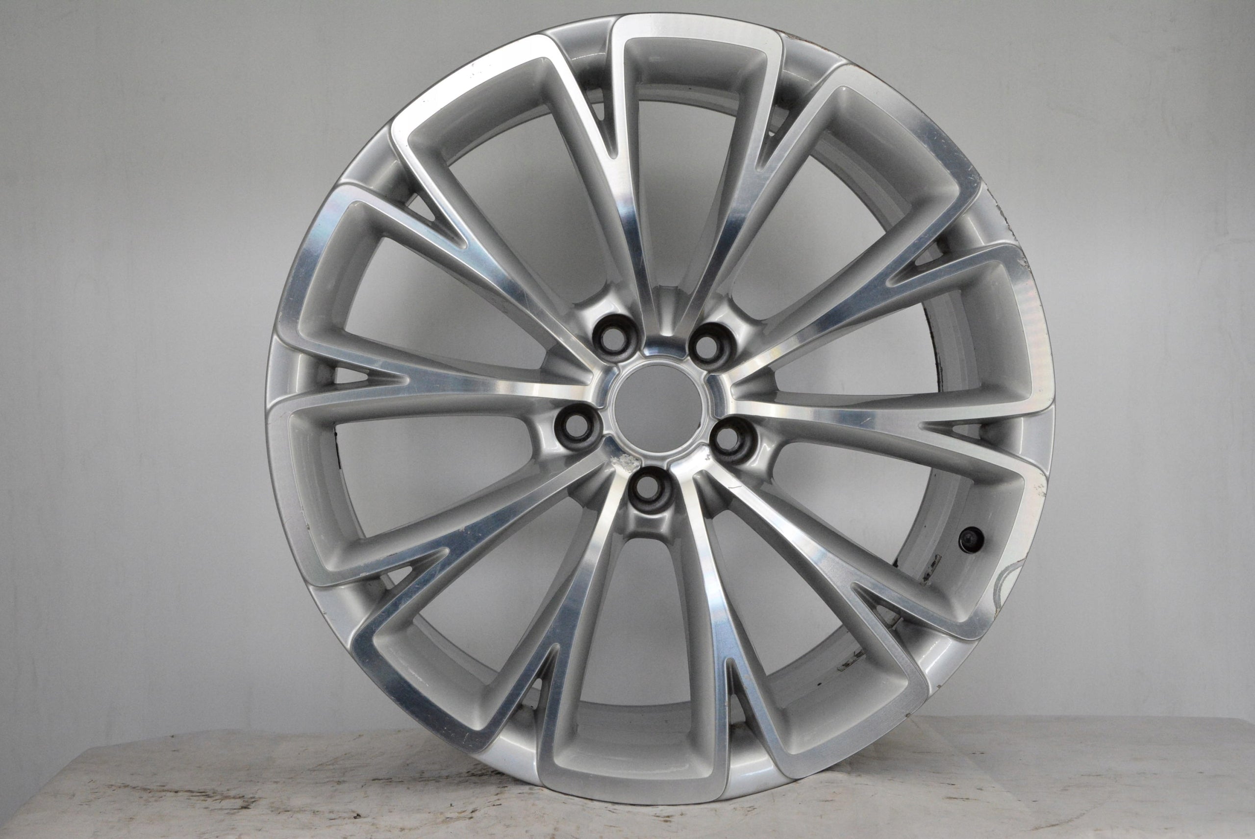  1x Alu Felge Audi A8 A6 A7 Aluminum rim 19 Zoll 9.0J 5x112 33ET 4H0601025BG product image