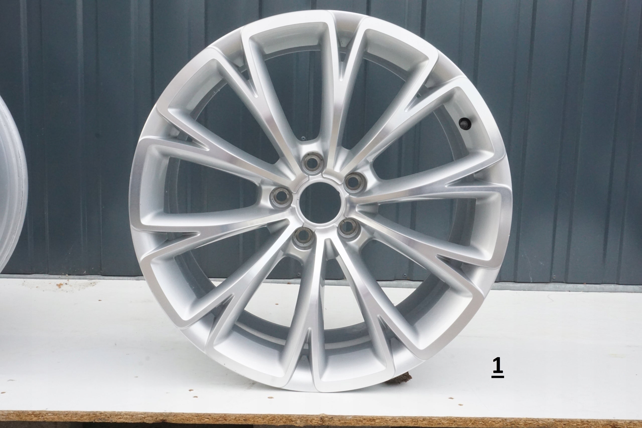 1x Alu Felge Audi A8 A6 A7 Aluminum rim 19 Zoll 9.0J 5x112 33ET 4H0601025BG