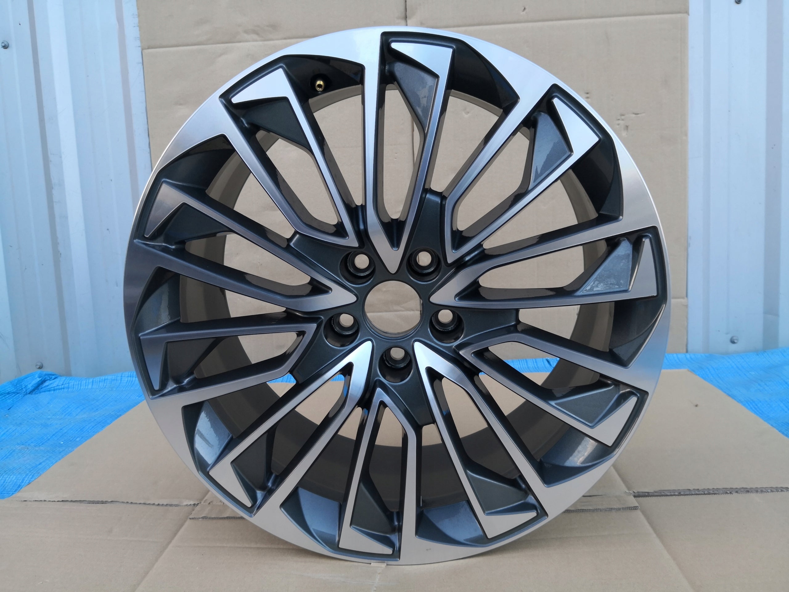 1x Alu Felge Audi A6 S6 A7 Aluminum rim 19 Zoll 8.5J 5x112 40ET 4K0601025BD