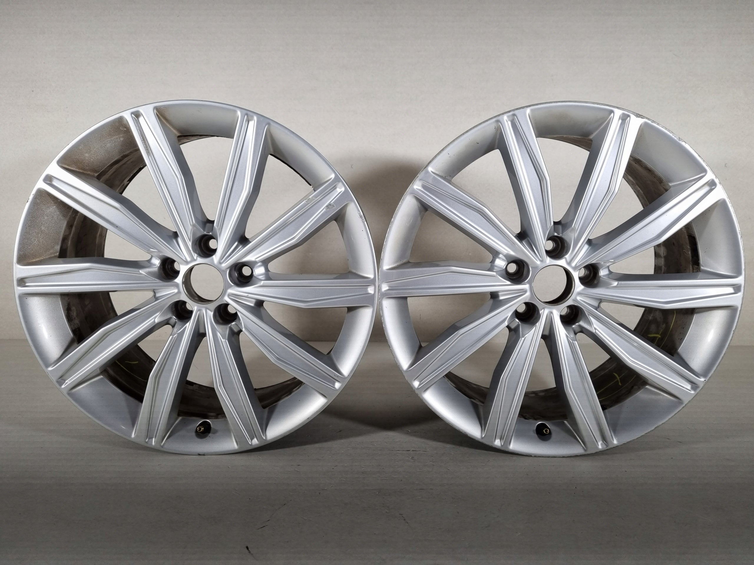  1x Alu Felge Audi A6 A7 Aluminum rim 19 Zoll 8.5J 5x112 40ET 4K0601025G product image