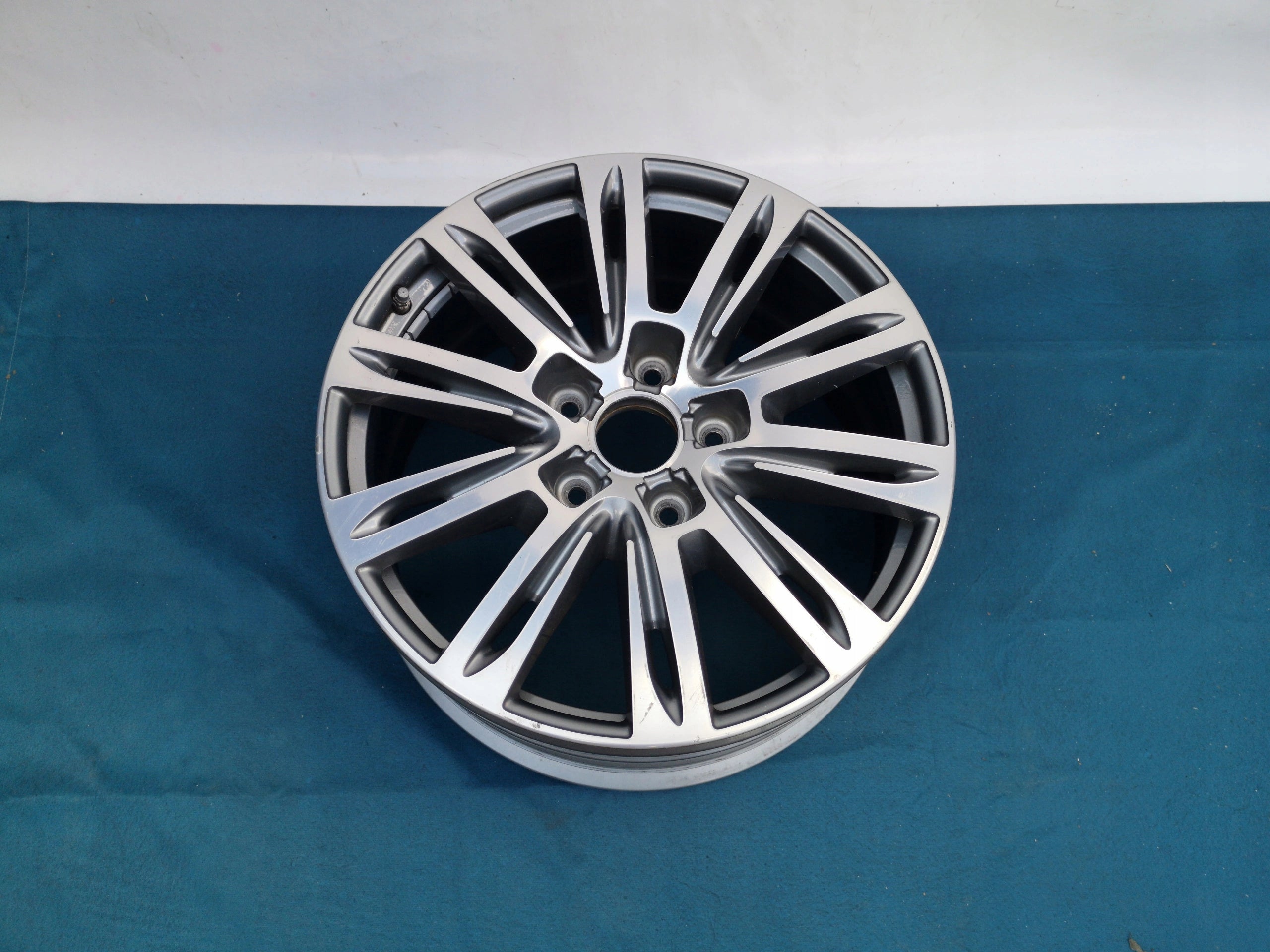  1x Alu Felge Audi A8 A6 Aluminum rim 18 Zoll 10.0J 5x130 62ET 4H6601023 product image