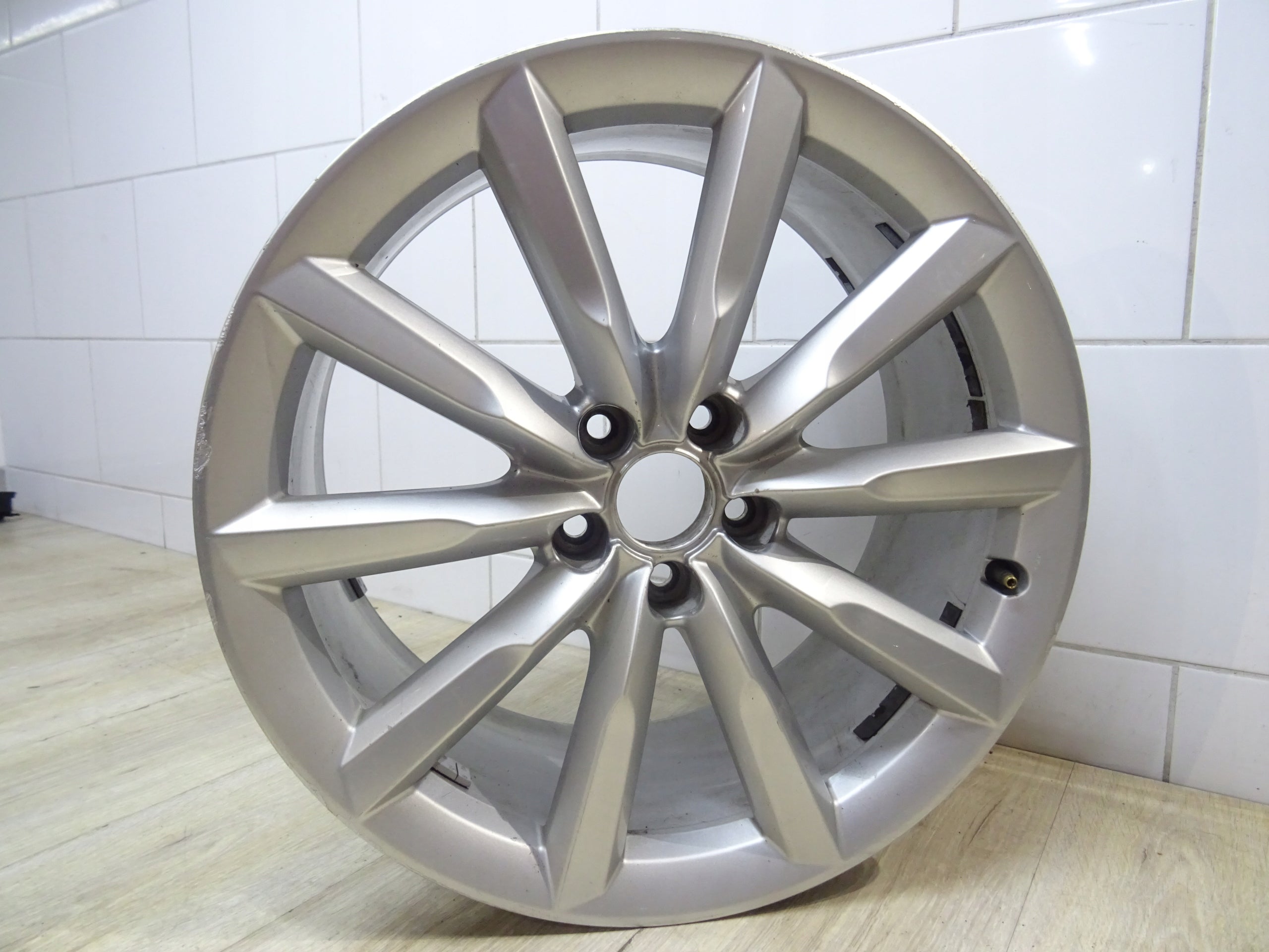  1x Alu Felge Audi allroad A6 Aluminum rim 19 Zoll 8.5J 5x112 43ET 4G9601025F product image