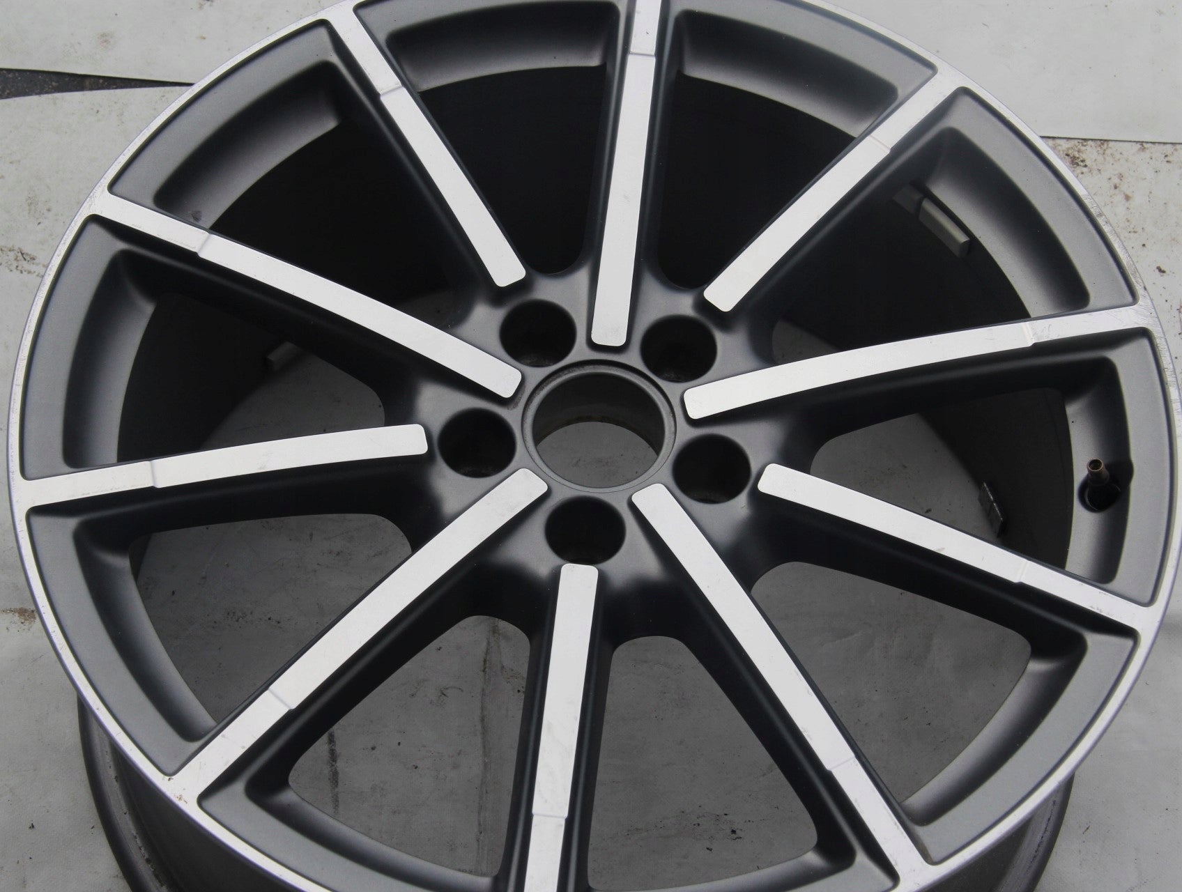  1x aluminum rim Audi allroad A6 Aluminum rim 19 inch 8.5J 5x112 43ET 4G9601025H  product image