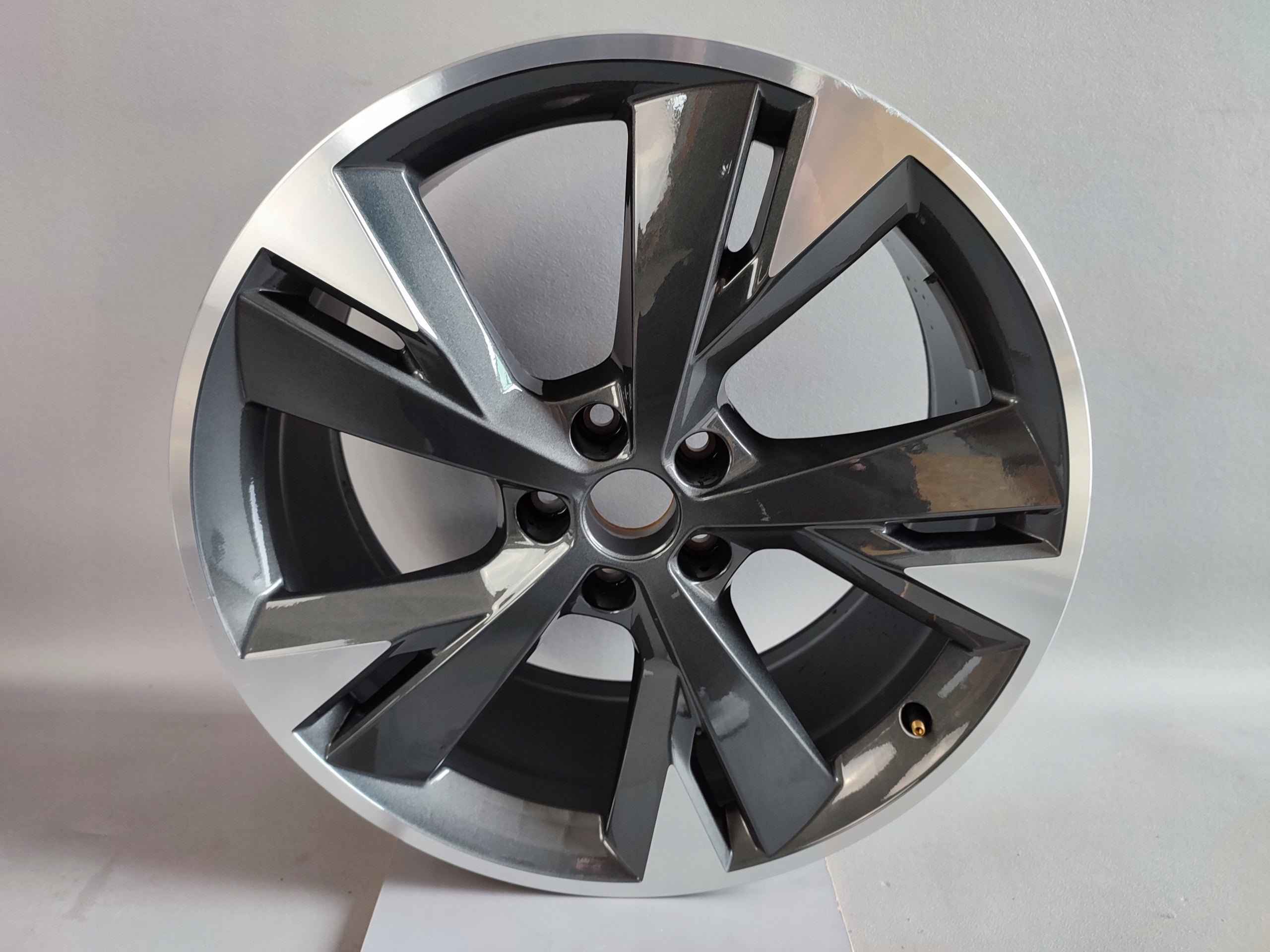  1x Alu Felge Audi A6 Aluminum rim 20 Zoll 9.0J 5x112 42ET 89A601025M product image