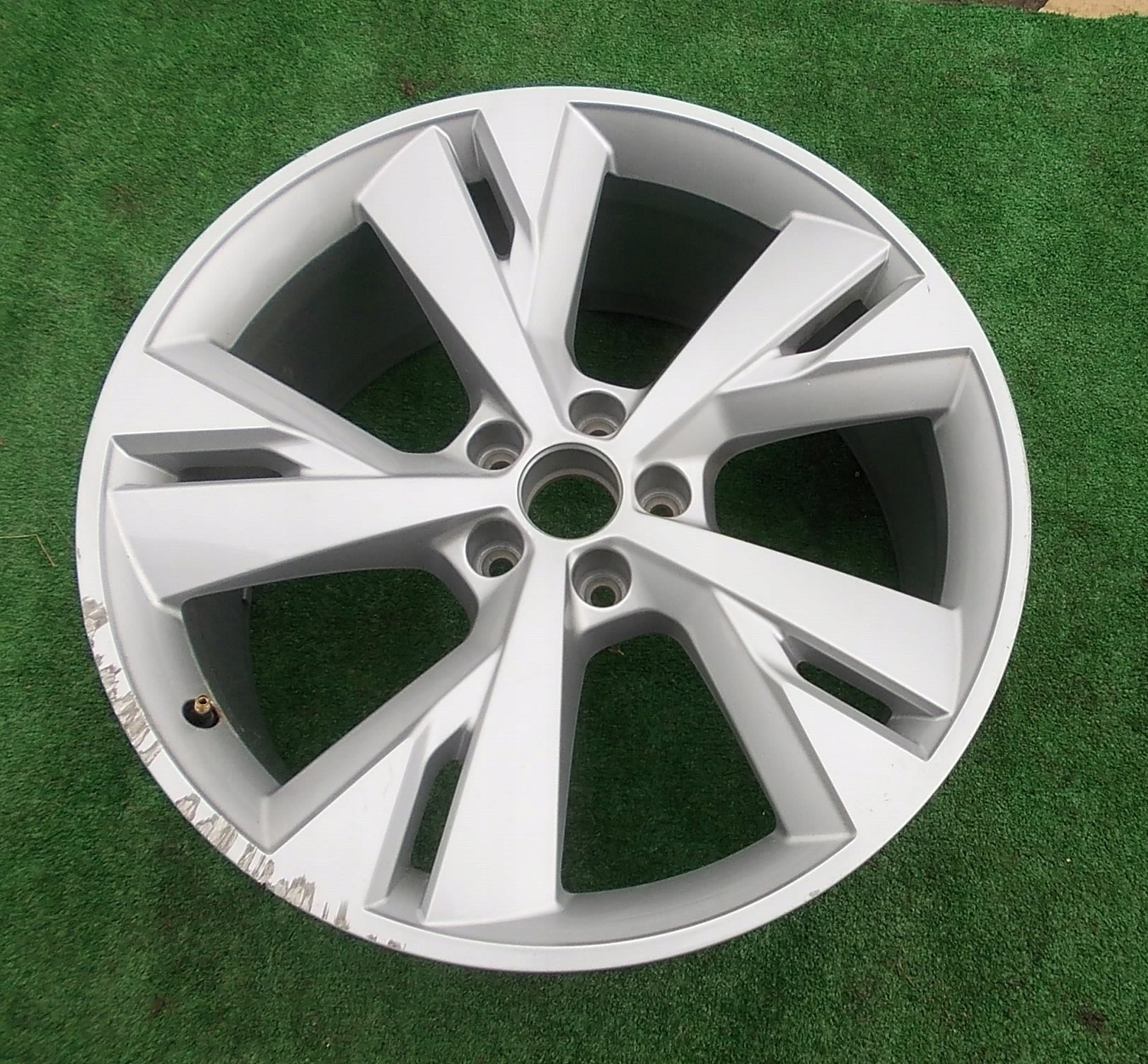 1x Alu Felge Audi A6 Aluminum rim 20 Zoll 9.0J 5x112 42ET 89A601025L