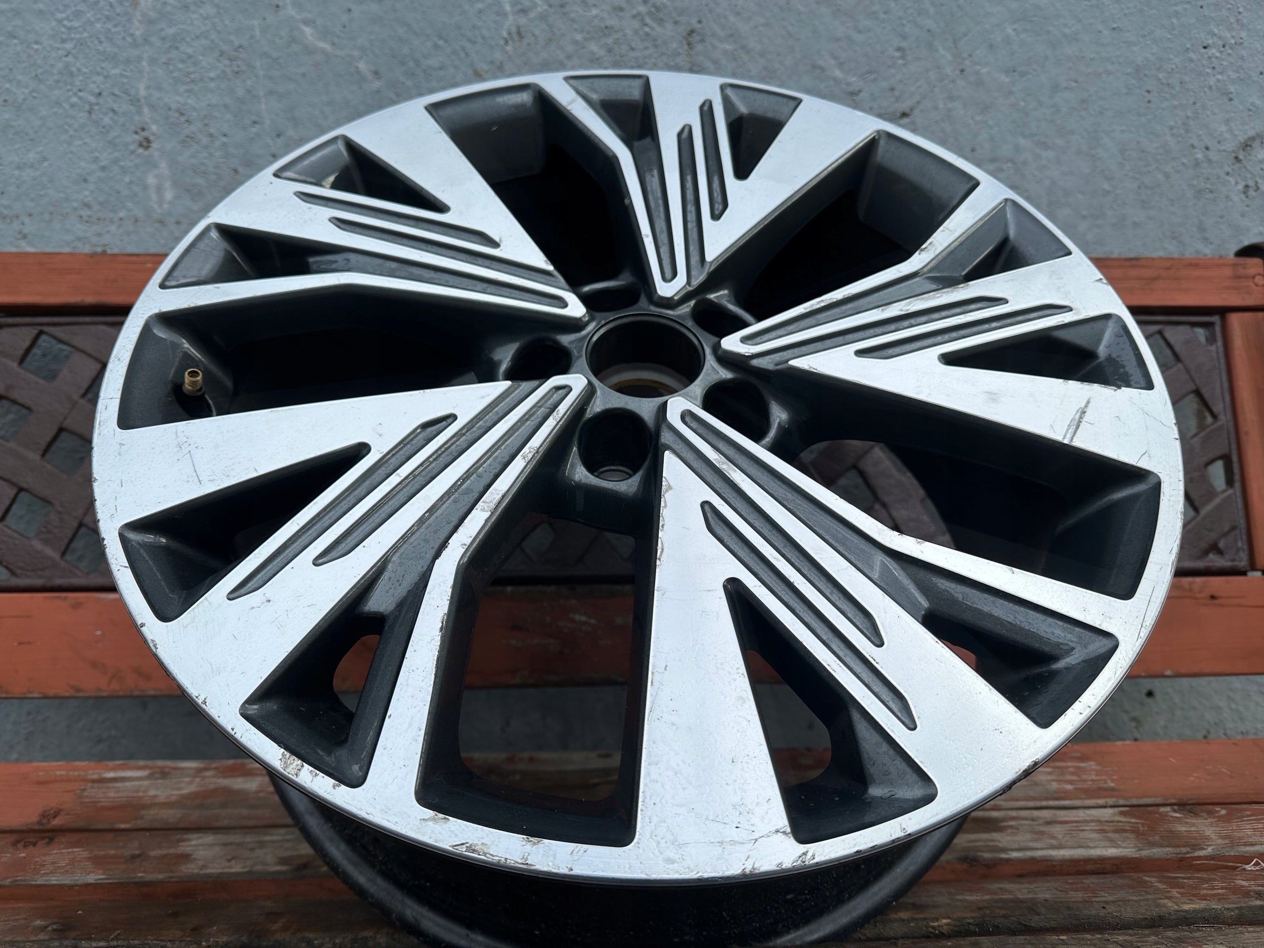 1x Alu Felge Audi A6 Aluminum rim 19 Zoll 8.0J 5x112 45ET 89A601025CS