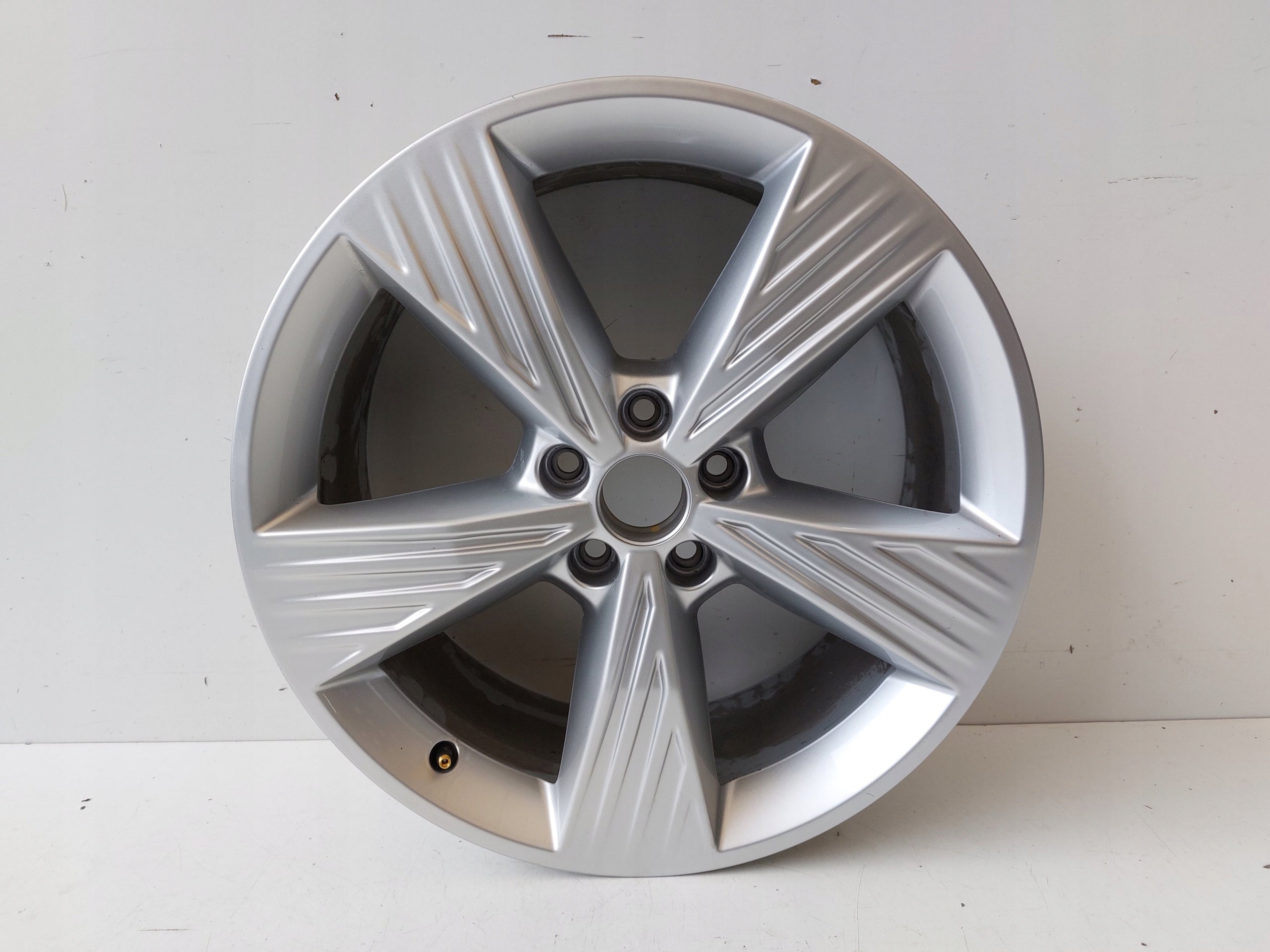 1x Alu Felge Audi A6 Aluminum rim 19 Zoll 8.0J 5x112 45ET 89A601025B