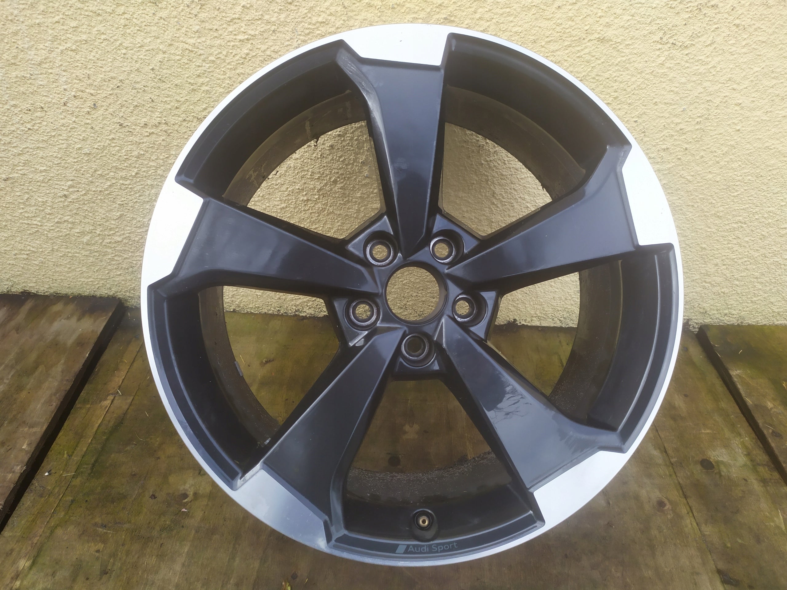 1x Alu Felge Audi Q2 A6 Aluminum rim 19 Zoll 8.0J 5x112 45ET 81A601025M