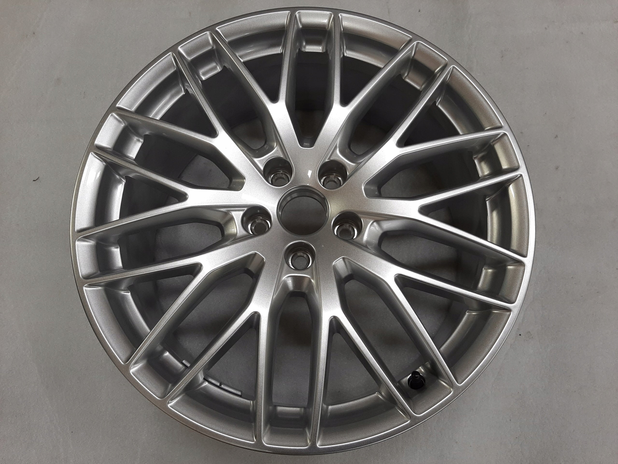  1x Alu Felge Audi Q2 A6 Aluminum rim 19 Zoll 8.0J 5x112 45ET 81A601025L product image