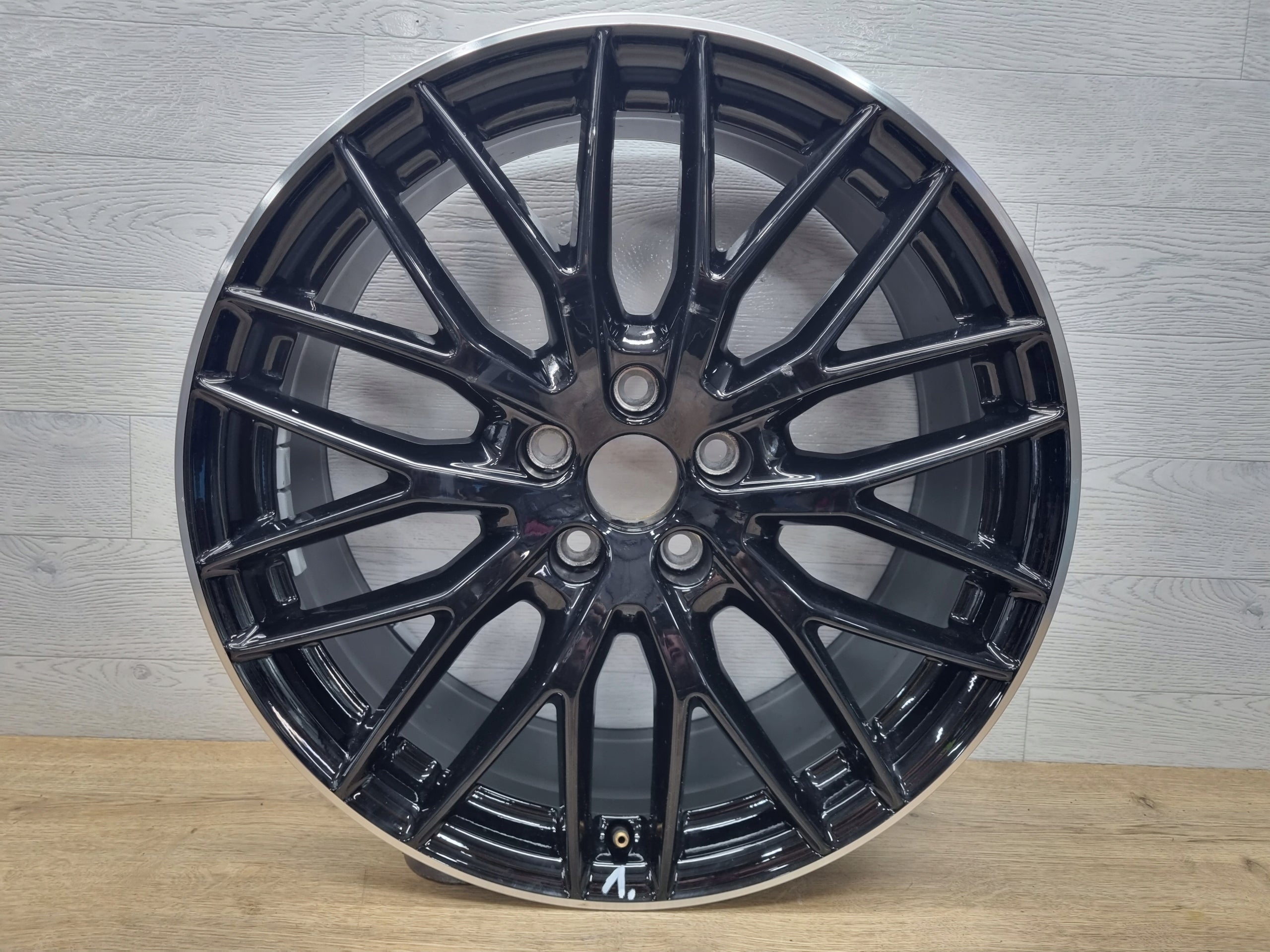  1x Alu Felge Audi Q2 A6 Aluminum rim 19 Zoll 8.0J 5x112 45ET 81A601025AB product image