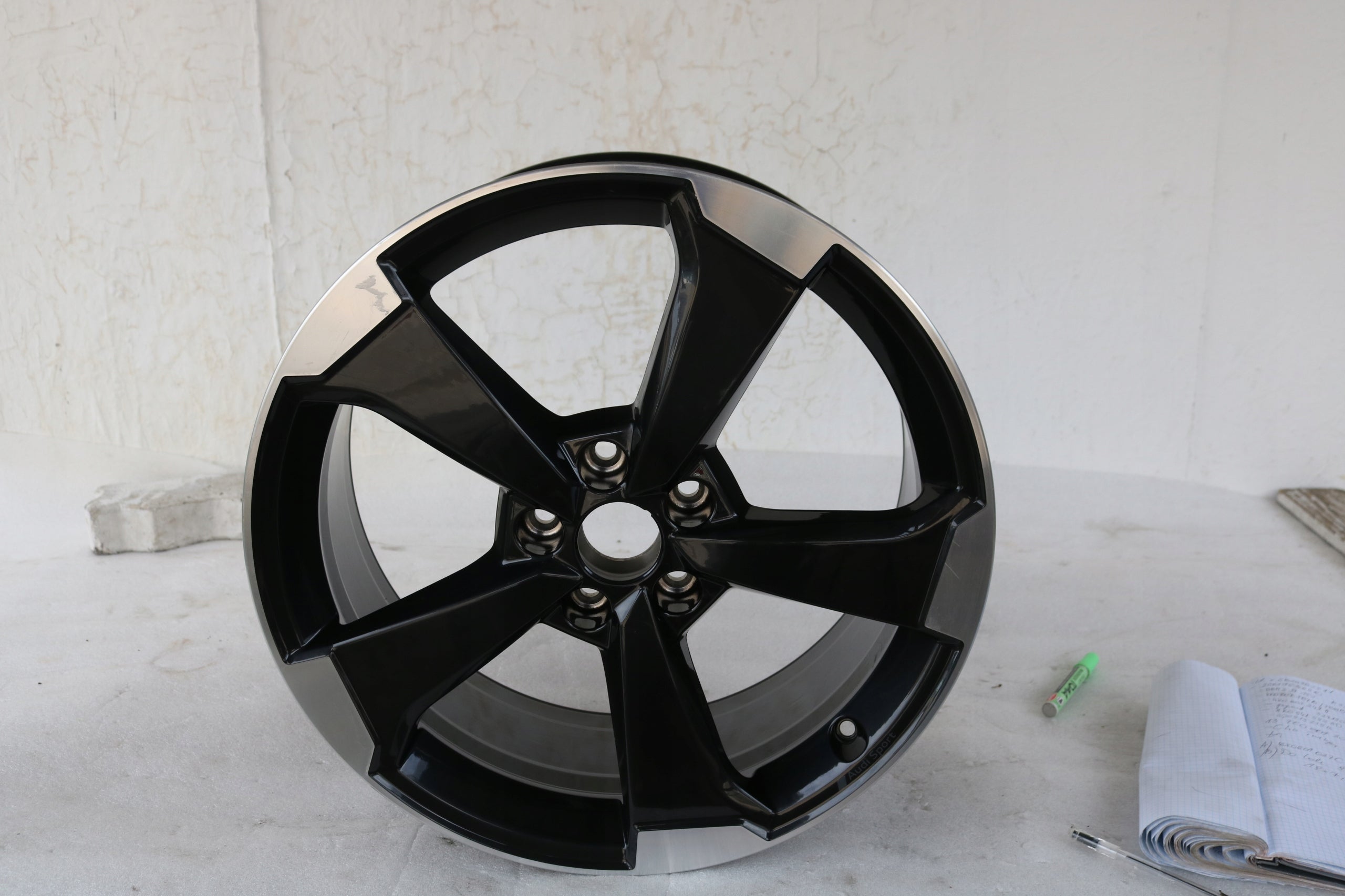 1x Alu Felge Audi Q2 A6 Aluminum rim 19 Zoll 8.0J 5x112 45ET 81A601025M