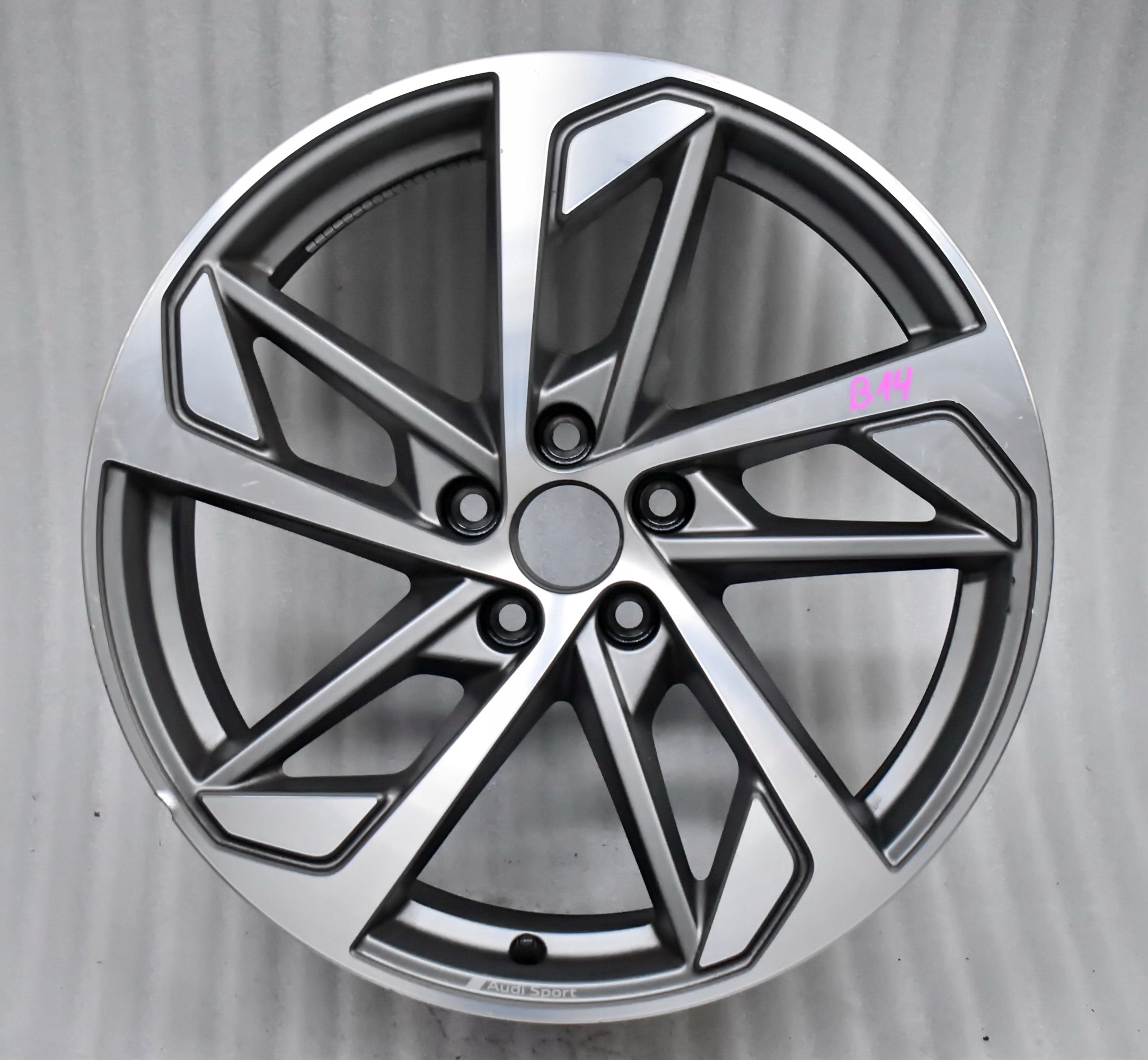  1x aluminum rim Audi Q3 A6 aluminum rim 19 inch 8.5J 5x112 38ET 83A601025  product image