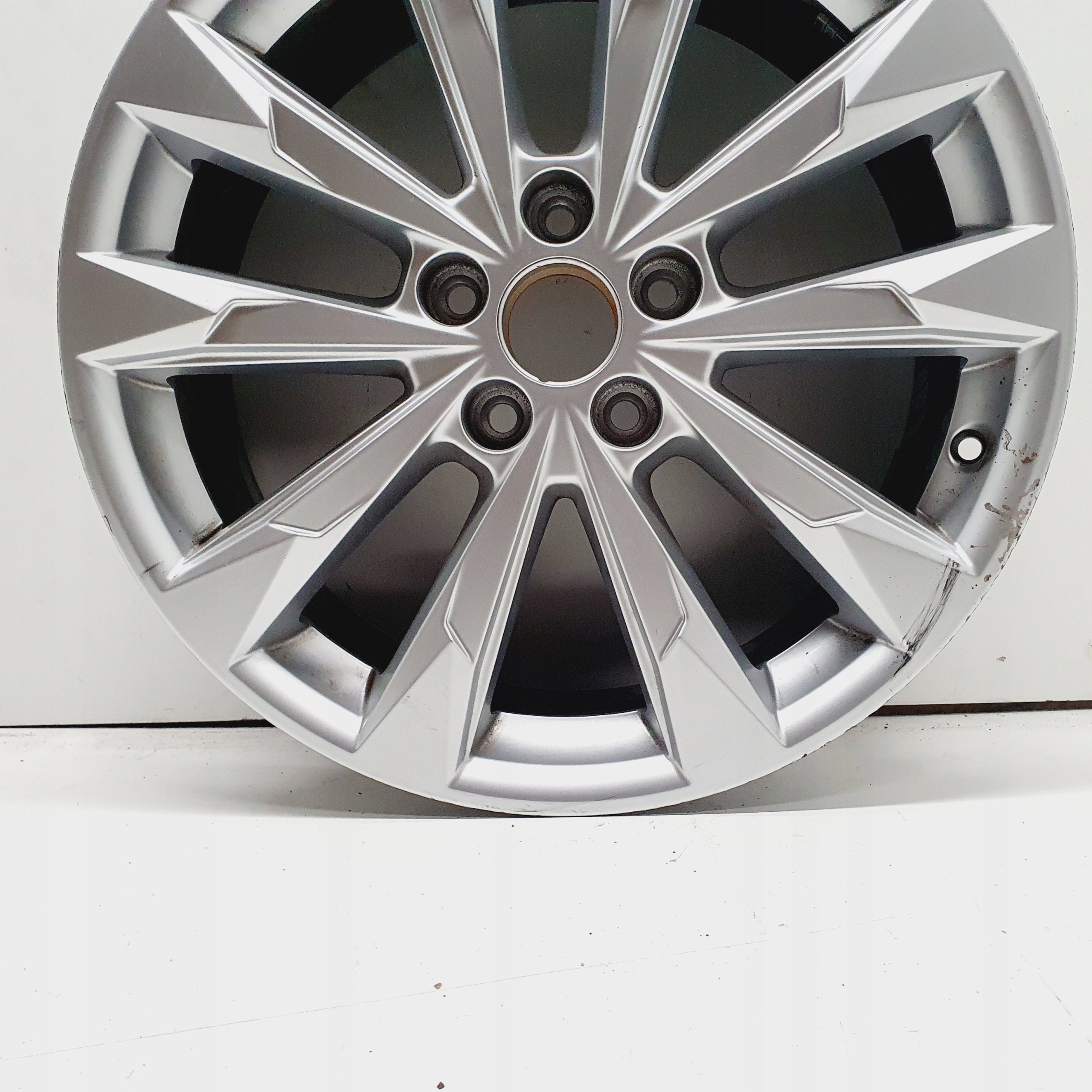 1x Alu Felge Audi Q3 A6 Aluminum rim 18 Zoll 7.0J 5x112 43ET 83A601025G