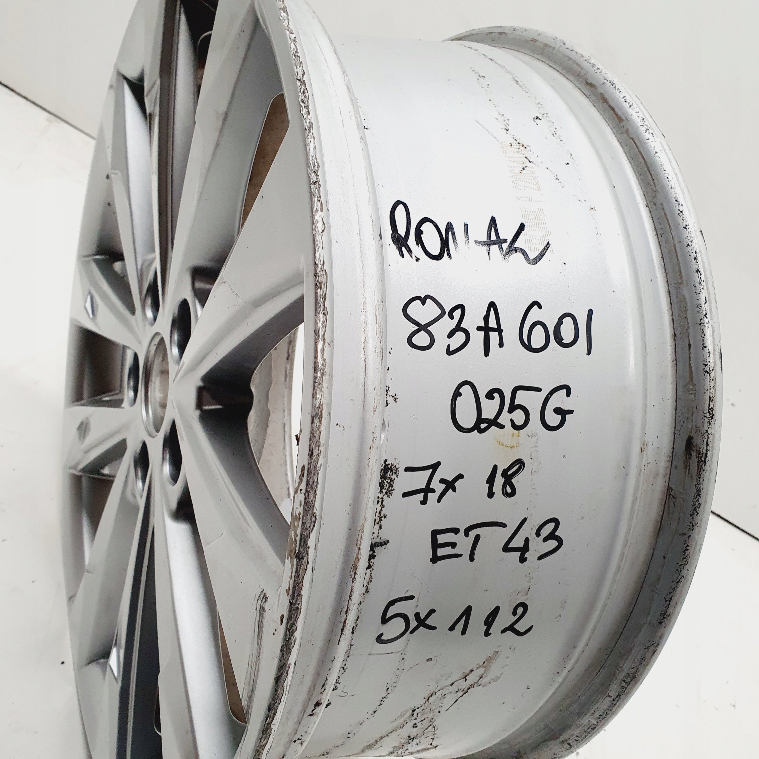 1x Alu Felge Audi Q3 A6 Aluminum rim 18 Zoll 7.0J 5x112 43ET 83A601025G