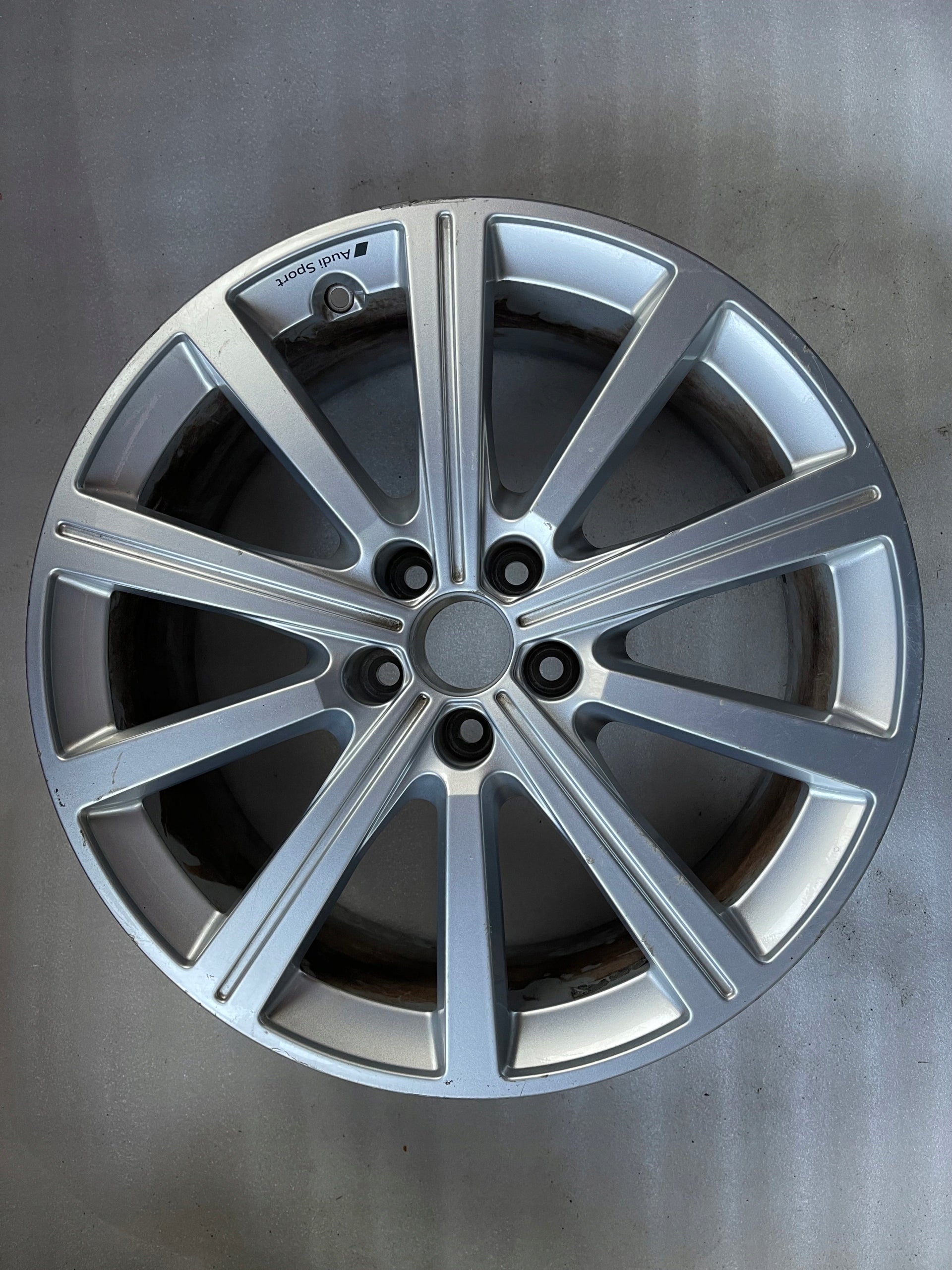  1x Alu Felge Audi Q3 A6 Aluminum rim 19 Zoll 7.5J 5x112 33ET 83A601025AB product image