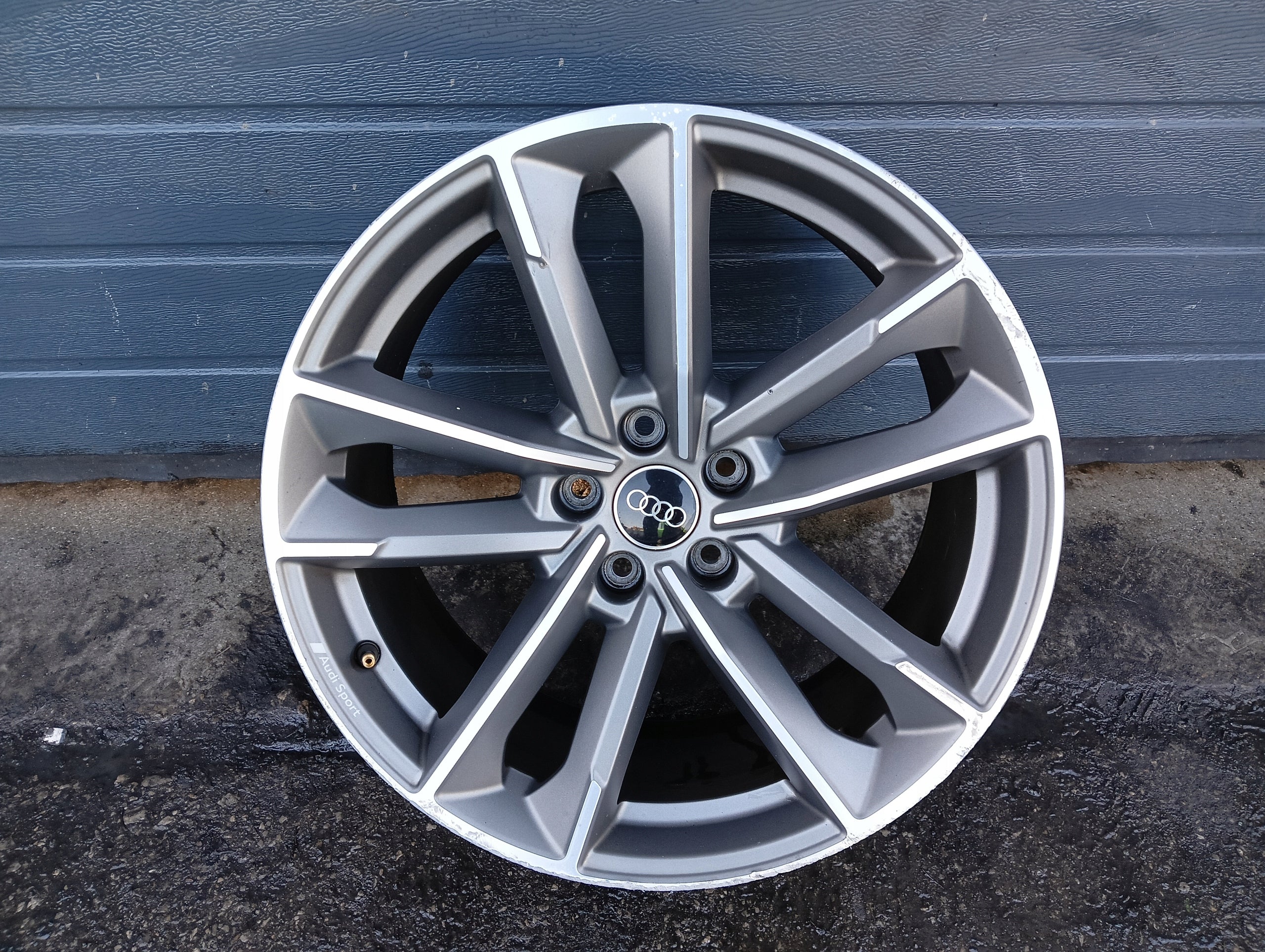 1x Alu Felge Audi A6 Q3 Aluminum rim 19 Zoll 8.5J 5x112 83A601025B