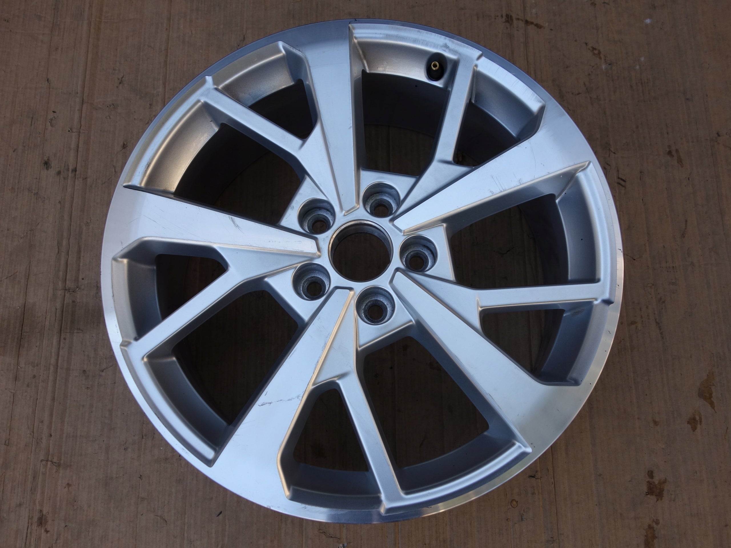  1x Alu Felge Audi Q3 A6 Aluminum rim 18 Zoll 7.0J 5x112 43ET 83A601025J product image