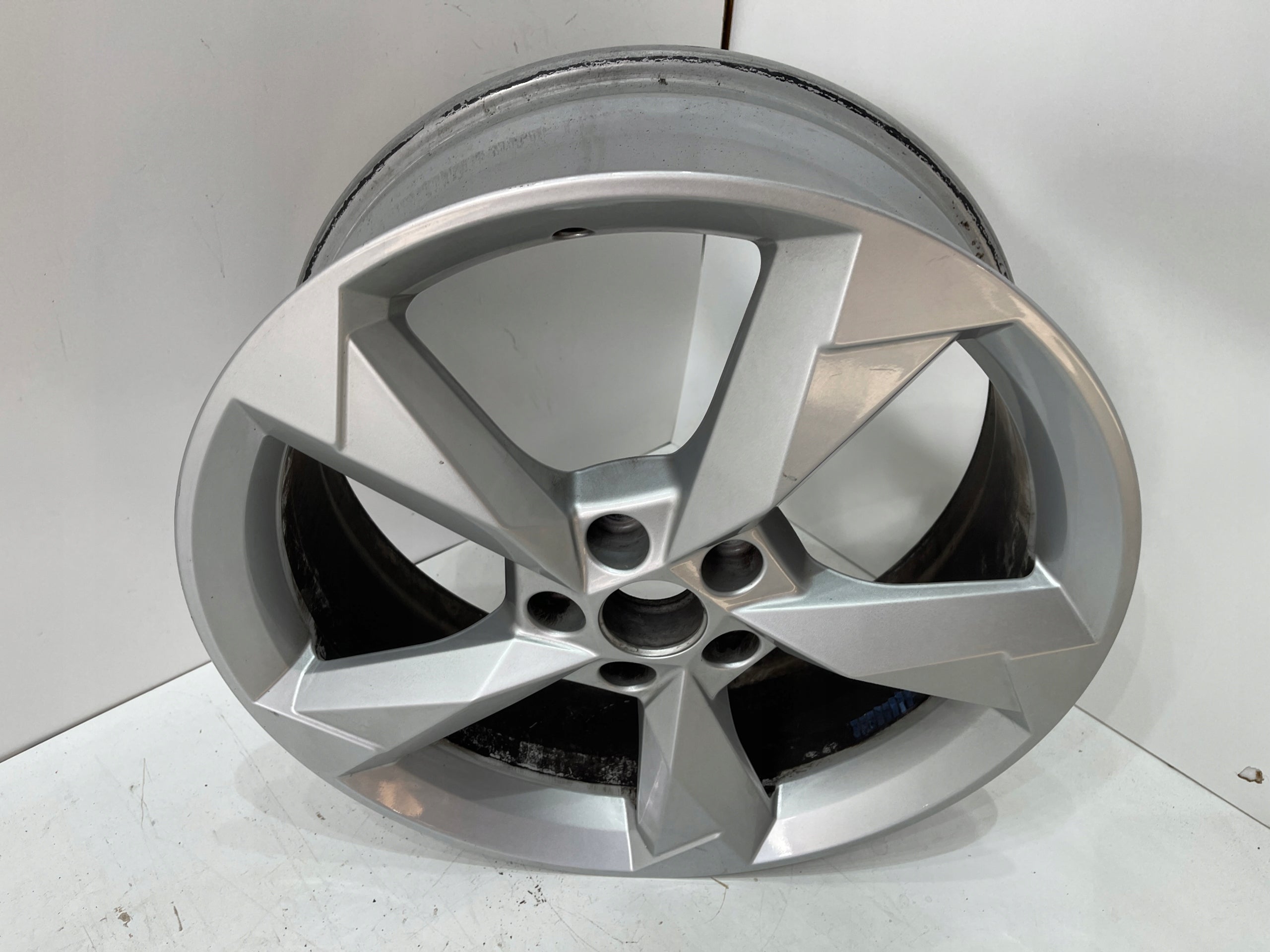 1x Alu Felge Audi Q3 A6 Aluminum rim 19 Zoll 7.0J 5x112 83A601025N