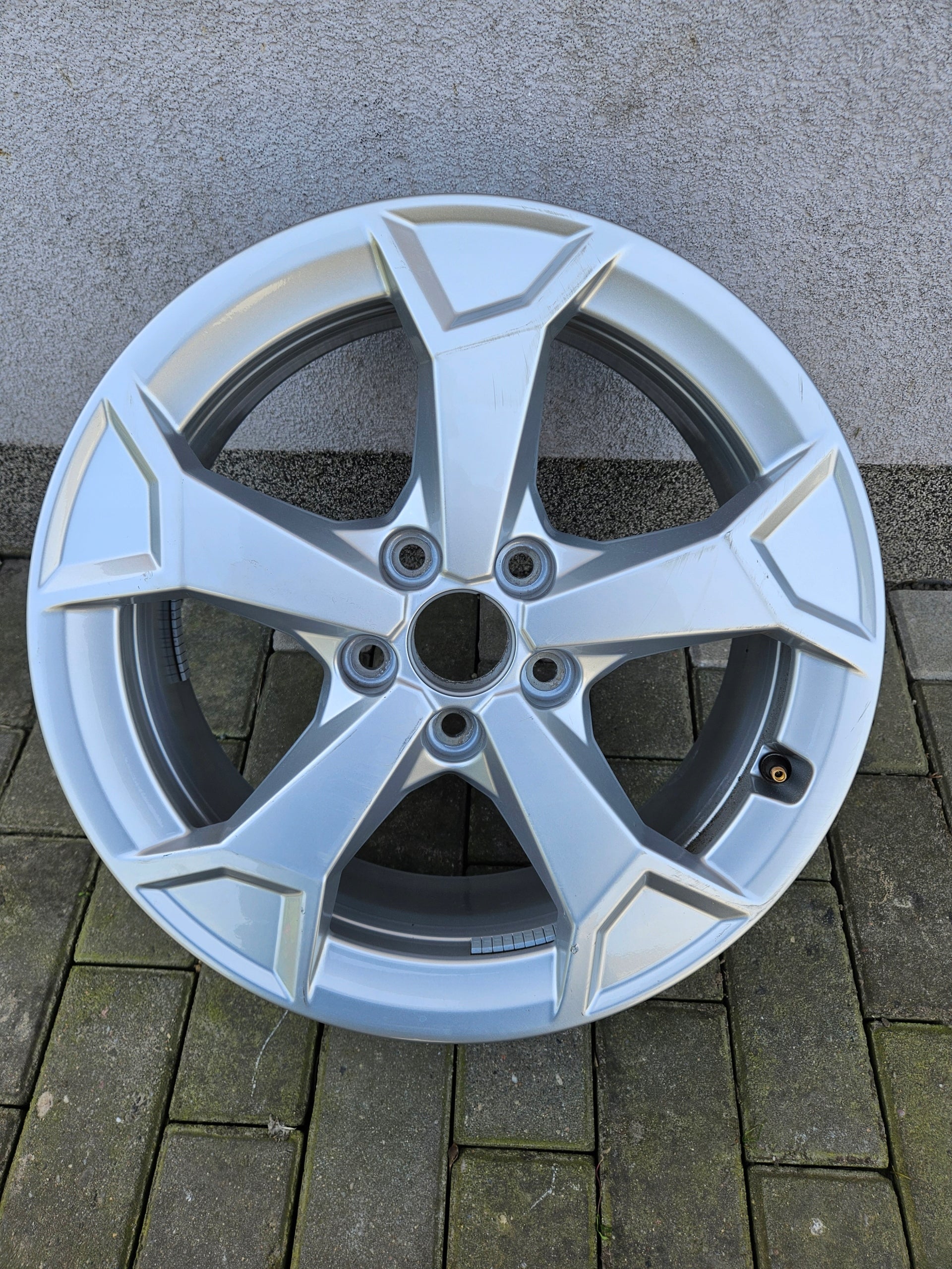 1x Alu Felge Audi Q3 A6 Aluminum rim 17 Zoll 6.5J 5x112 38ET 83A601025