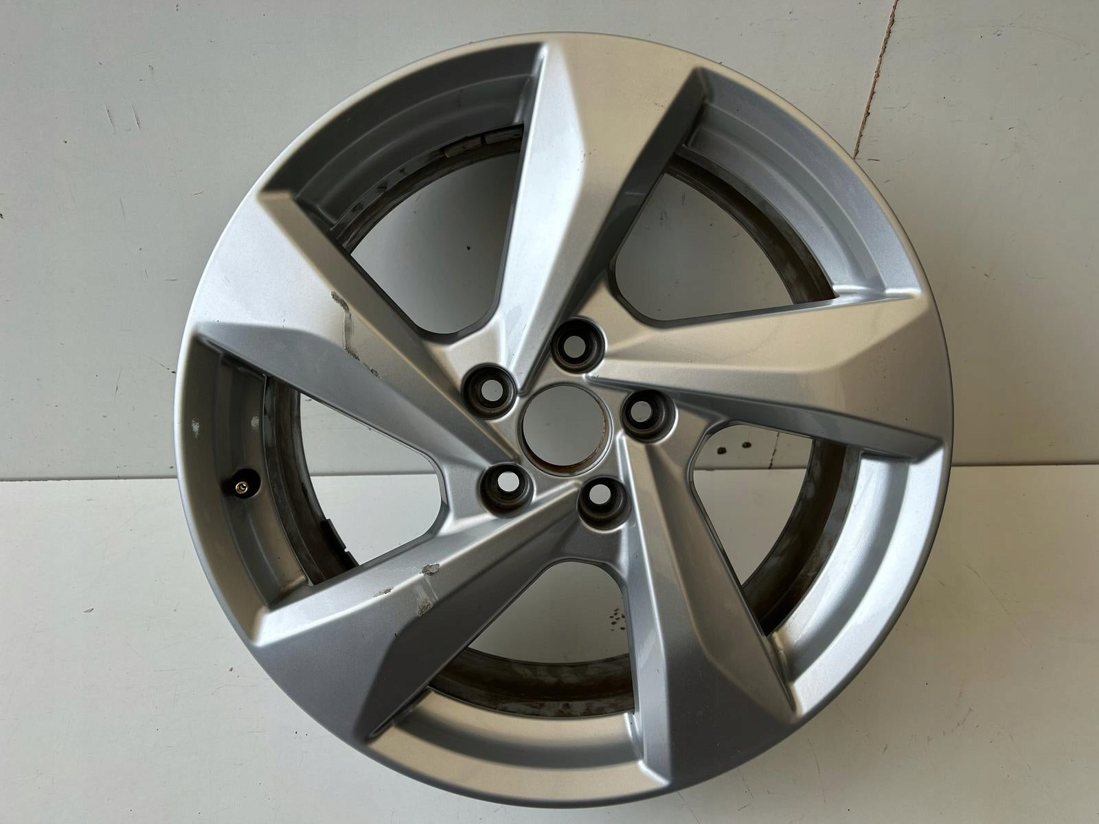  1x Alu Felge Audi Q3 A6 Aluminum rim 18 Zoll 7.0J 5x112 83A601025 product image