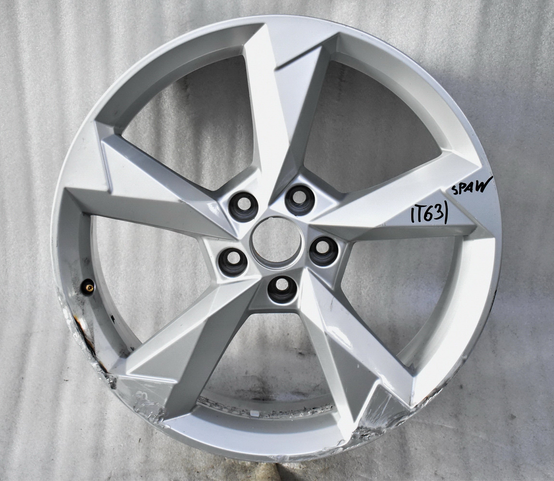  1x Alu Felge Audi Q3 A6 Aluminum rim 19 Zoll 7.0J 5x112 43ET 83A601025N product image