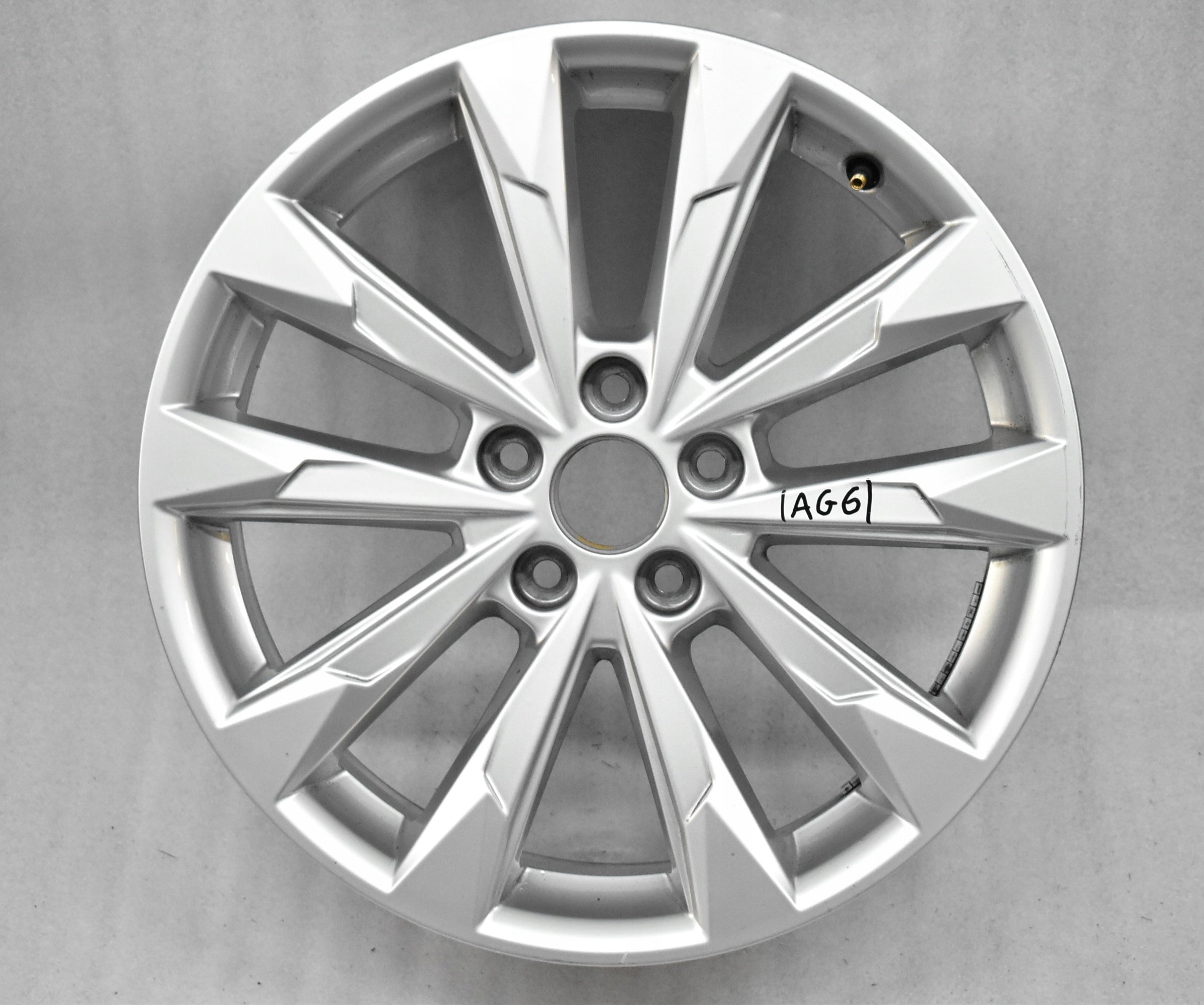  1x Alu Felge Audi Q3 A6 Aluminum rim 18 Zoll 7.0J 5x112 43ET 83A601025G product image