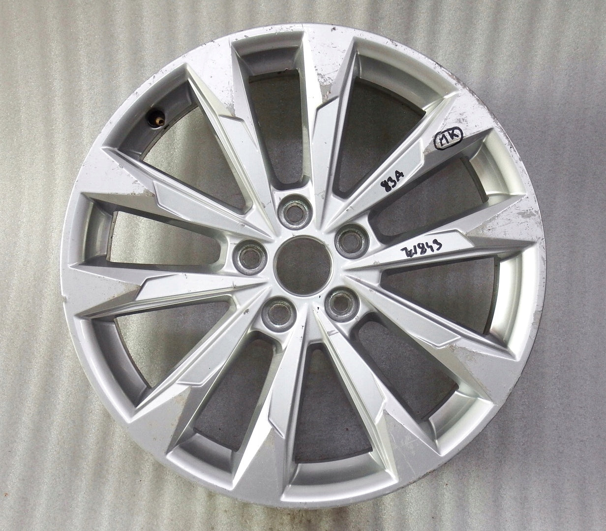 1x Alu Felge Audi Q3 A6 Aluminum rim 18 Zoll 7.0J 5x112 43ET 83A601025G