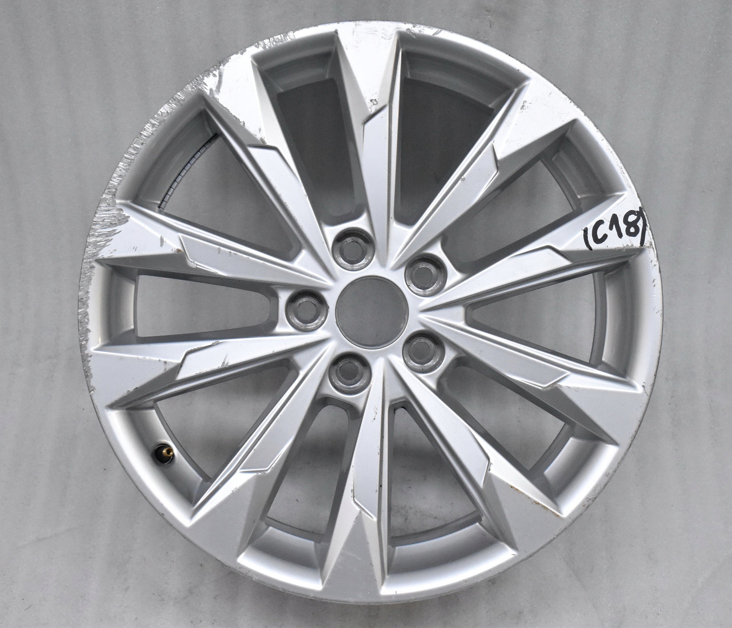 1x Alu Felge Audi Q3 A6 Aluminum rim 18 Zoll 7.0J 5x112 43ET 83A601025G