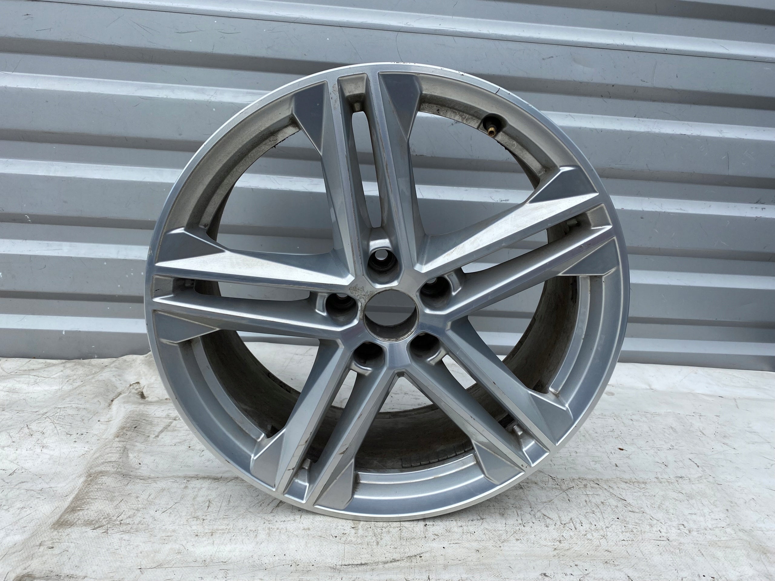 1x Alu Felge Audi Q5 A6 SQ5 Aluminum rim 19 Zoll 8.0J 5x112 39ET 80A601025G