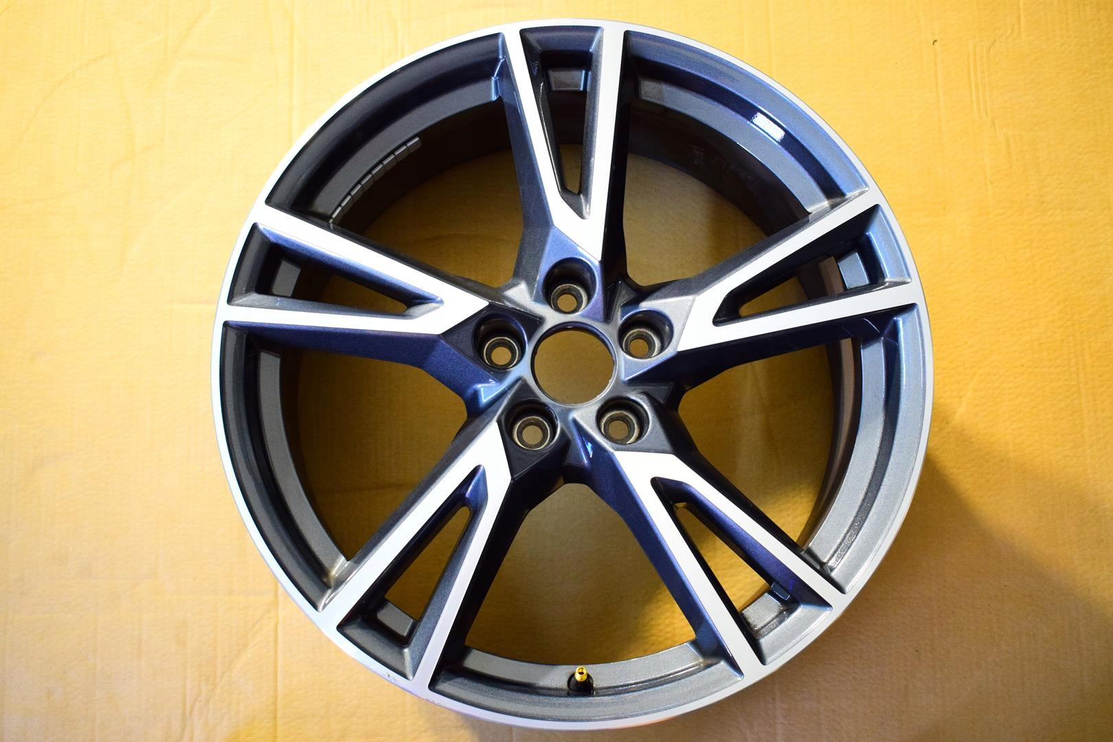 1x Alu Felge Audi A6 SQ5 Q5 Aluminum rim 19 Zoll 8.0J 5x112 39ET 80A601025R