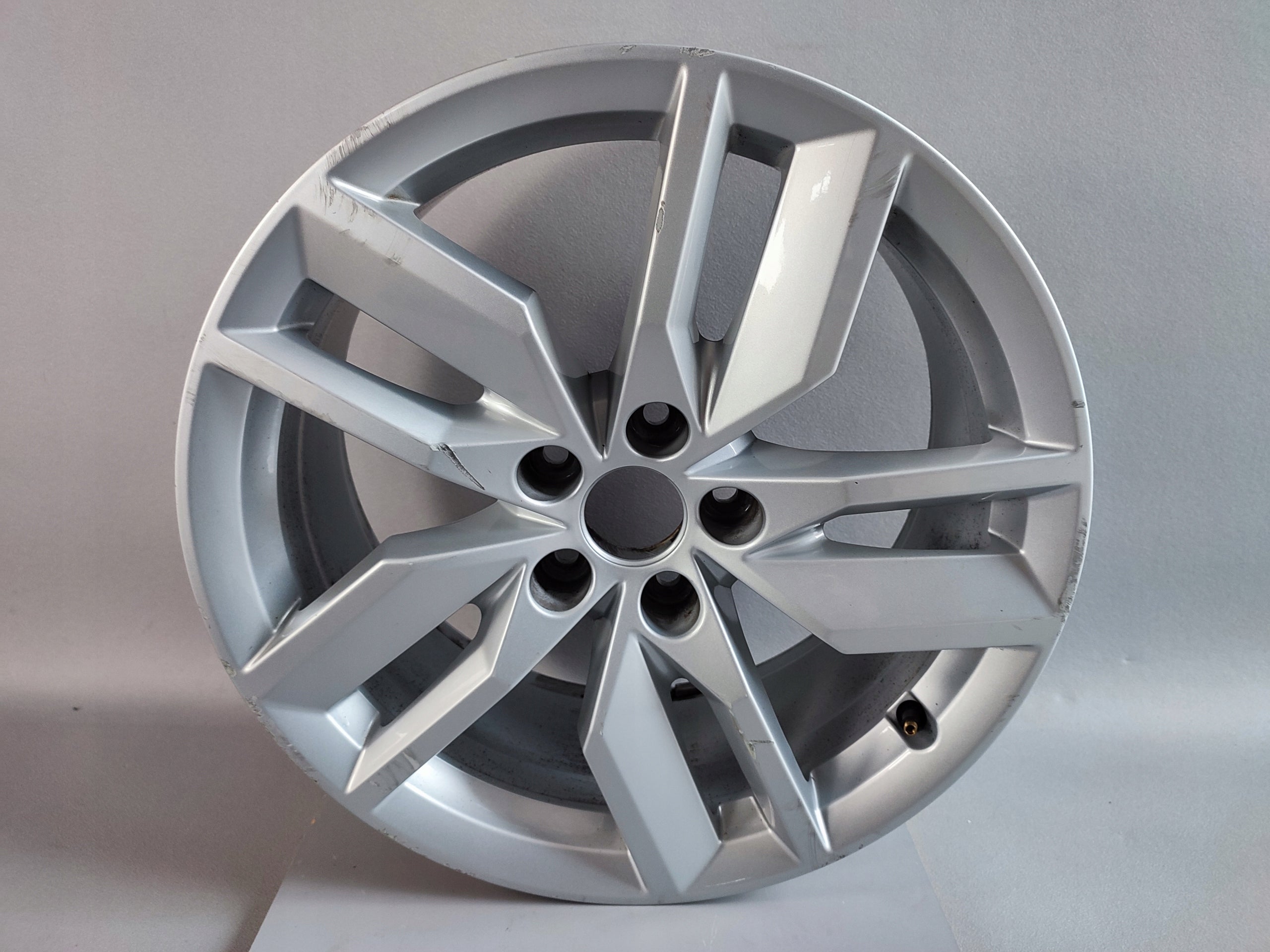 1x Alu Felge Audi Q5 A6 SQ5 Aluminum rim 18 Zoll 8.0J 5x112 39ET 80A601025B