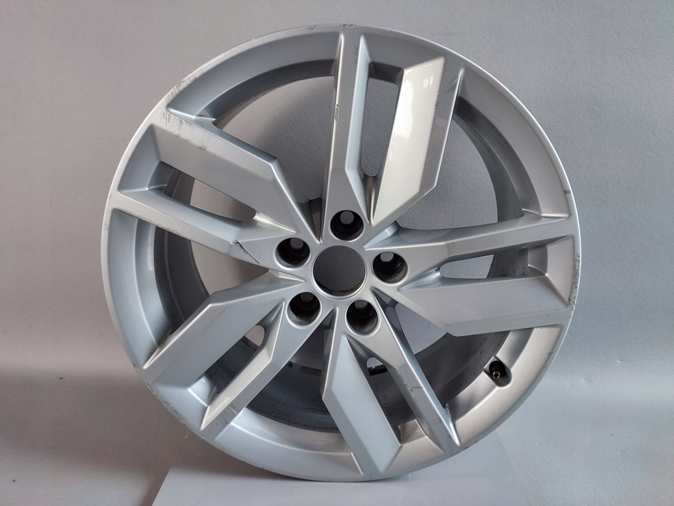 1x Alu Felge Audi Q5 A6 SQ5 Aluminum rim 18 Zoll 8.0J 5x112 39ET 80A601025B