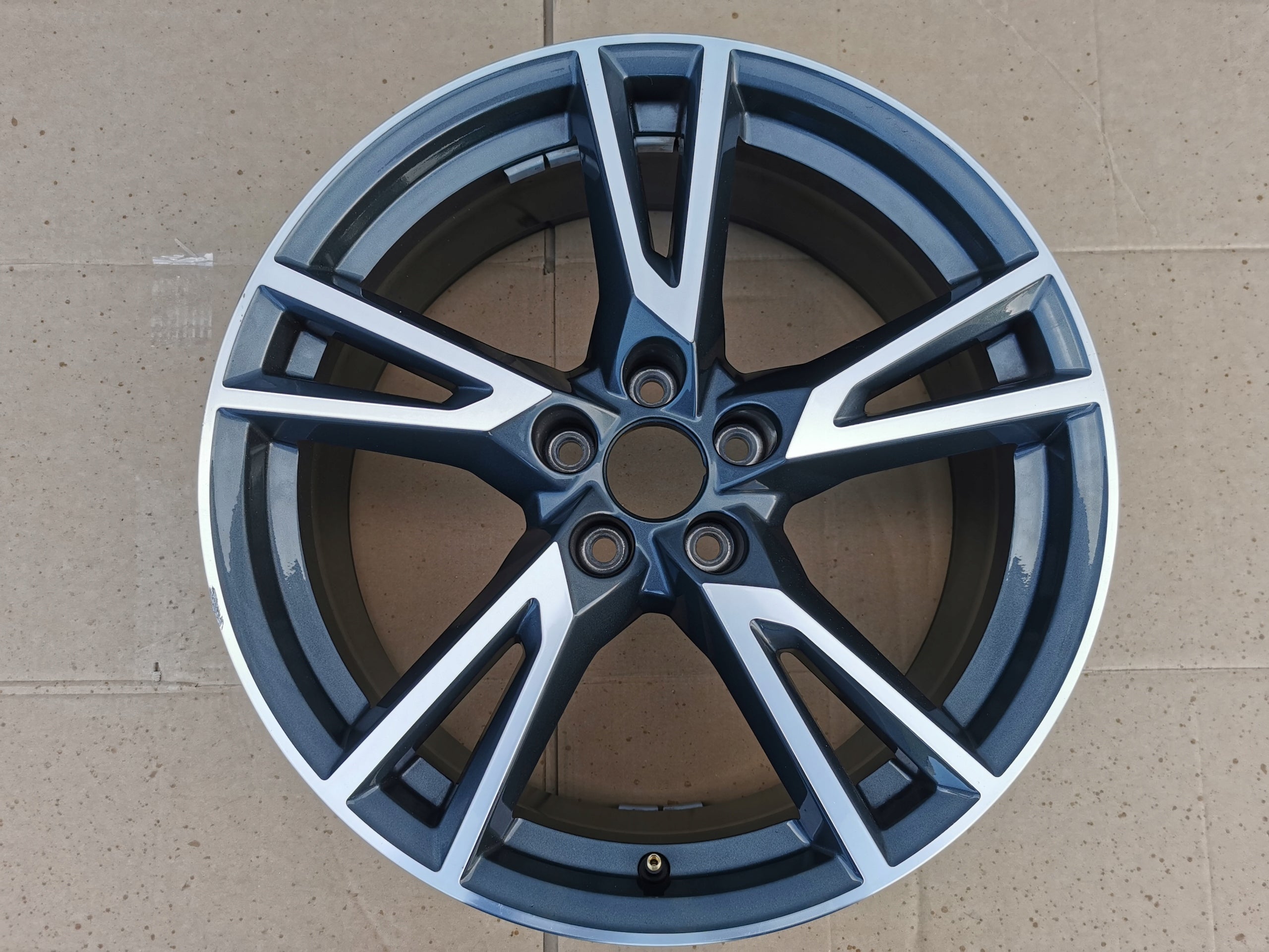  1x aluminum rim Audi Q5 A6 SQ5 Aluminum rim 19 inch 8.0J 5x112 39ET 80A601025RB  product image