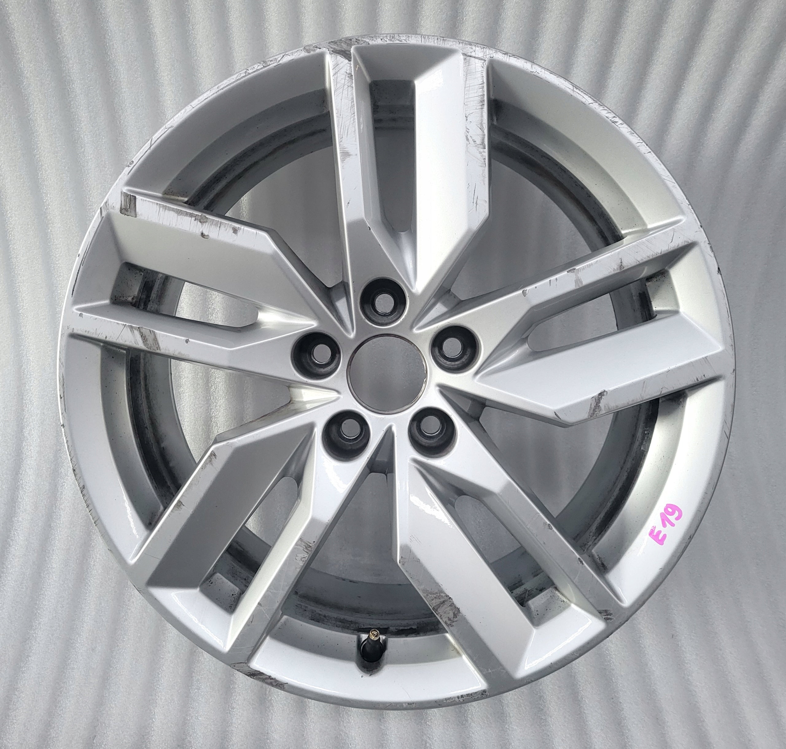  1x Alu Felge Audi Q5 A6 SQ5 Aluminum rim 18 Zoll 8.0J 5x112 39ET 80A601025B product image