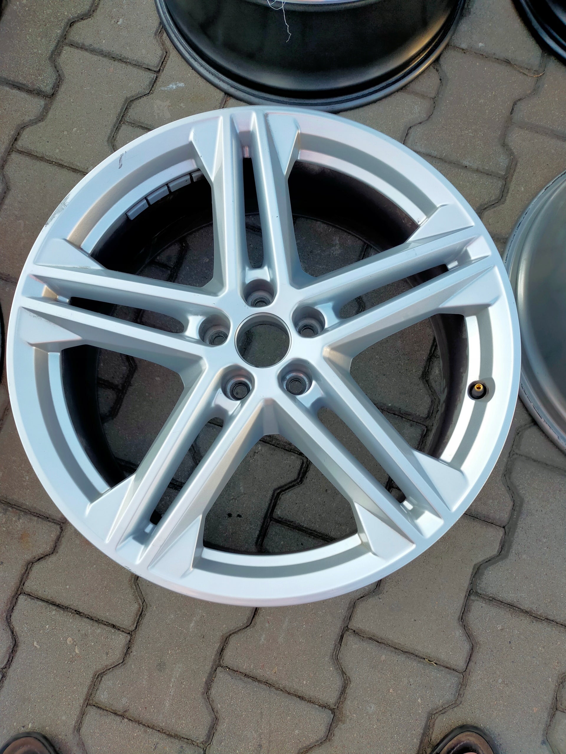  1x Alu Felge Audi Q5 A6 Aluminum rim 20 Zoll 8.0J 5x112 39ET 80A601025N product image