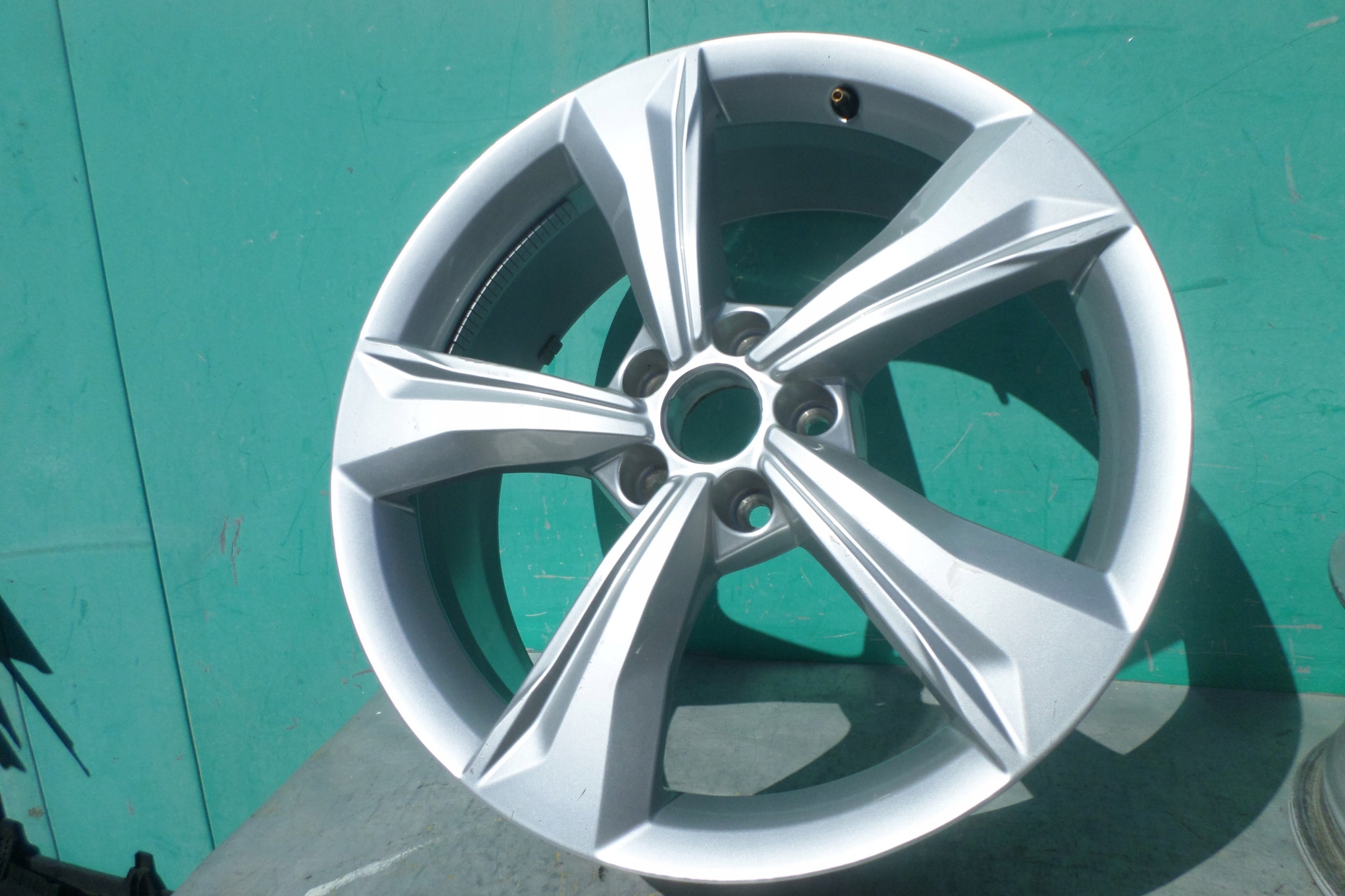  1x Alu Felge Audi Q5 A6 Aluminum rim 19 Zoll 7.0J 5x112 34ET 80A601025 product image